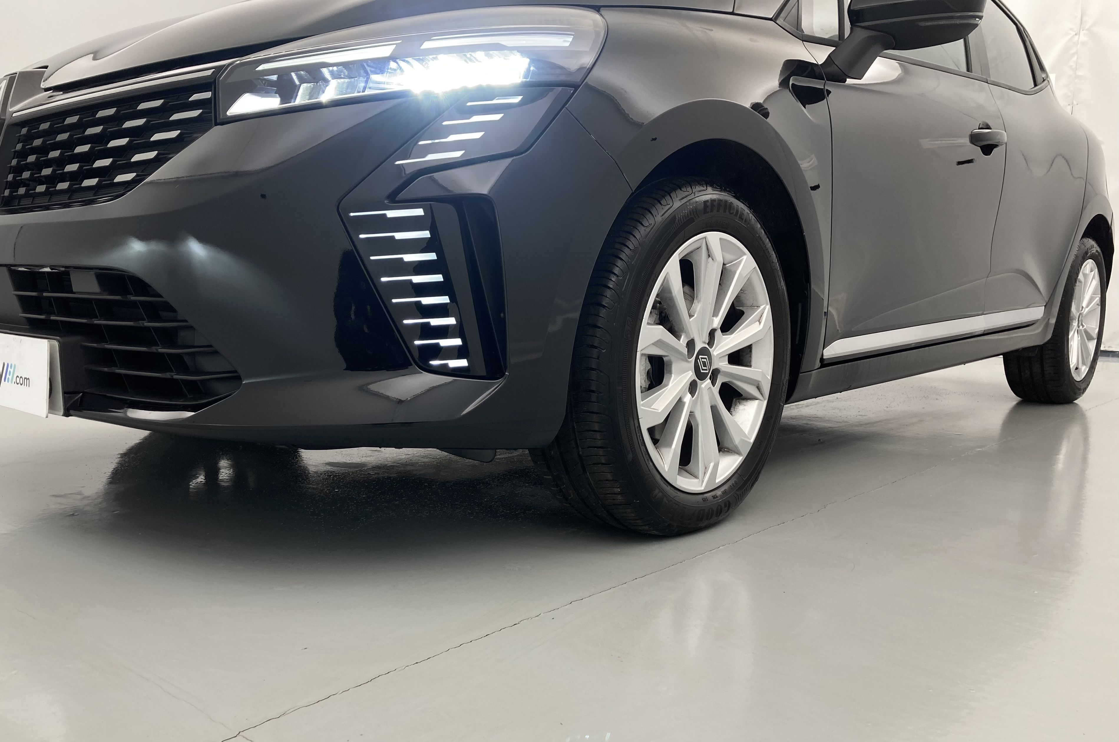 renault clio evolution 1.5 DCI 100 2025 negro brillante 27