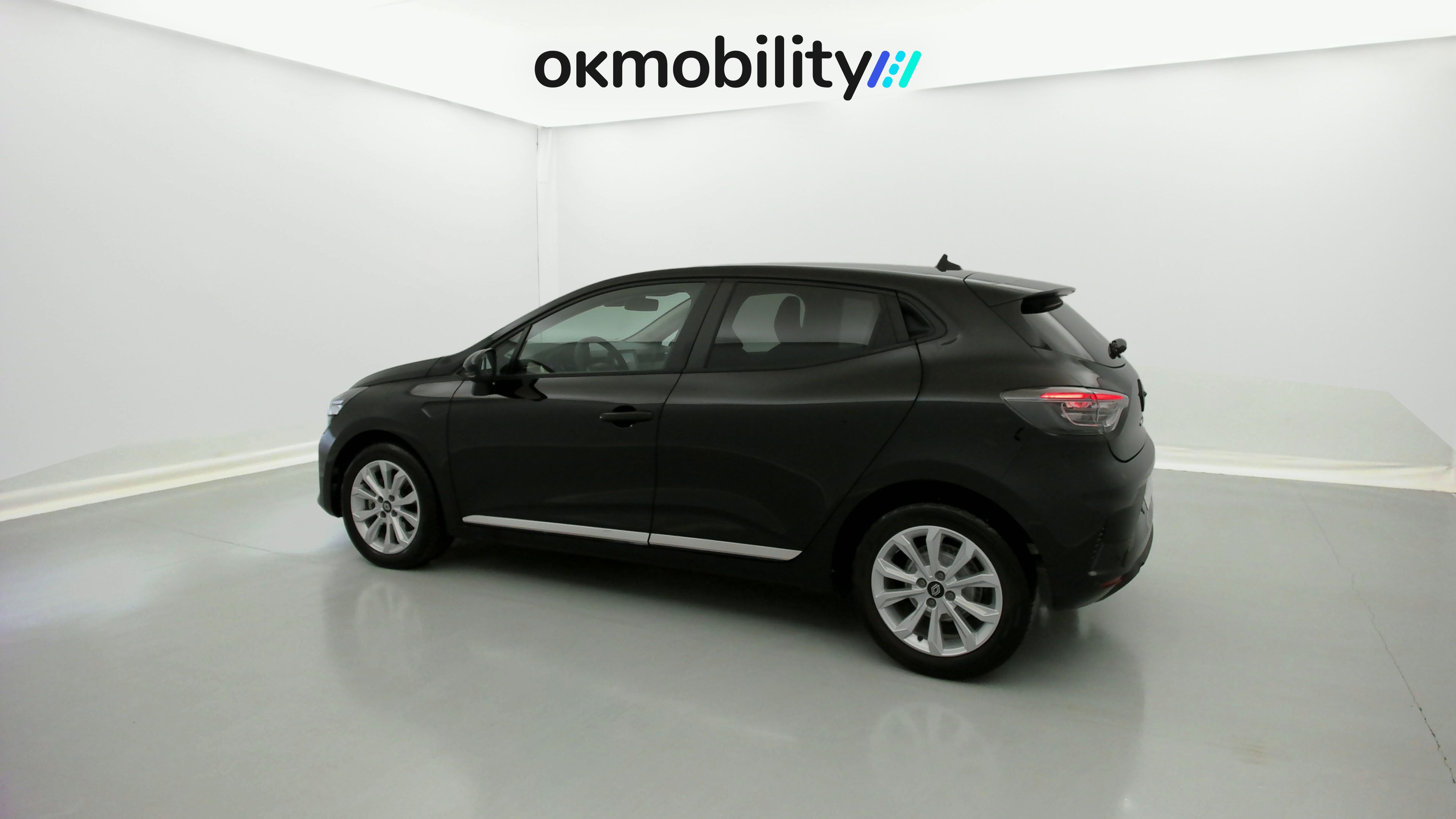 renault clio evolution 1.5 DCI 100 2025 negro brillante 9