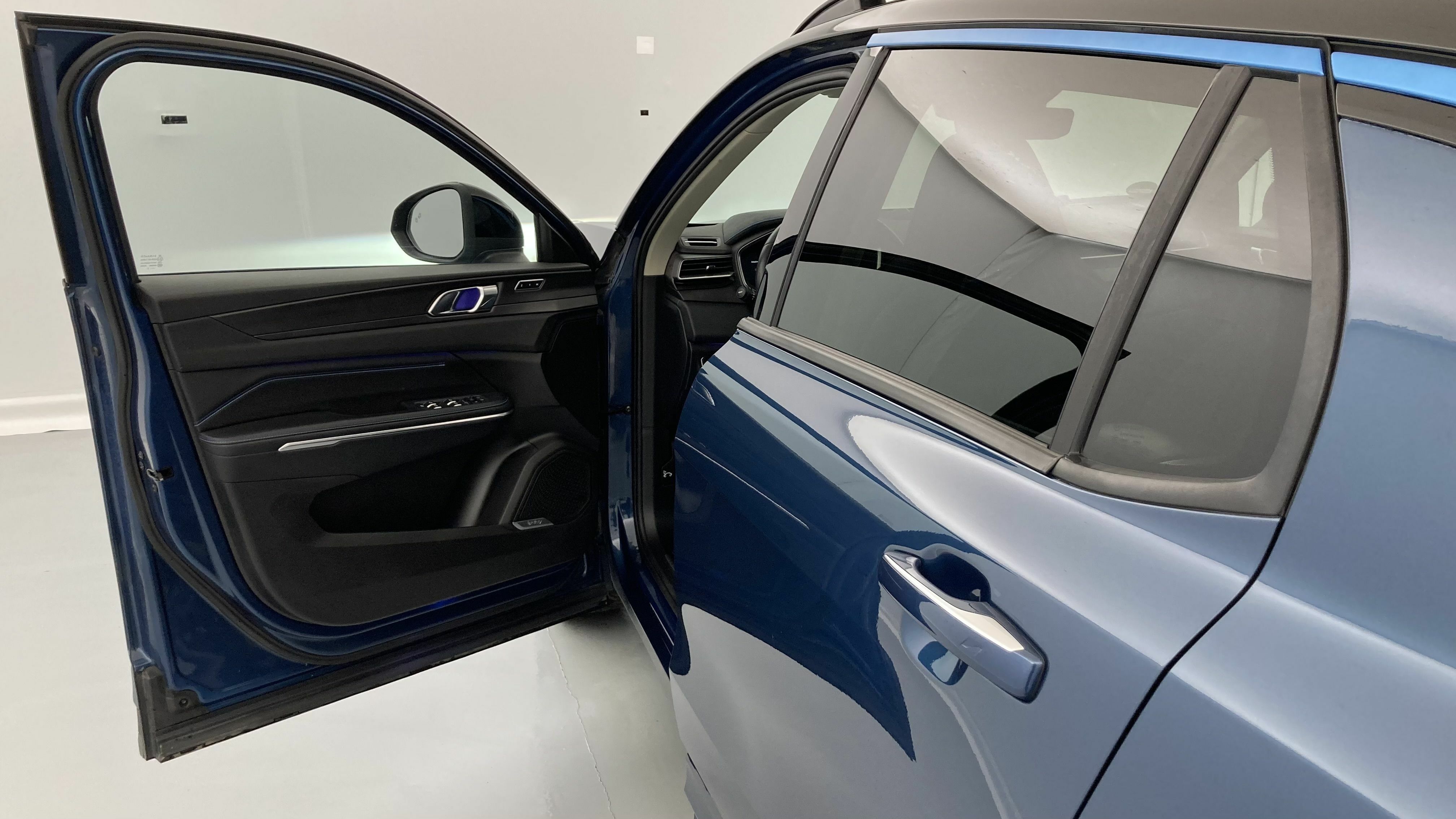 lynk&co 1 nv 1.5 PHEV 261 2022 blue 13