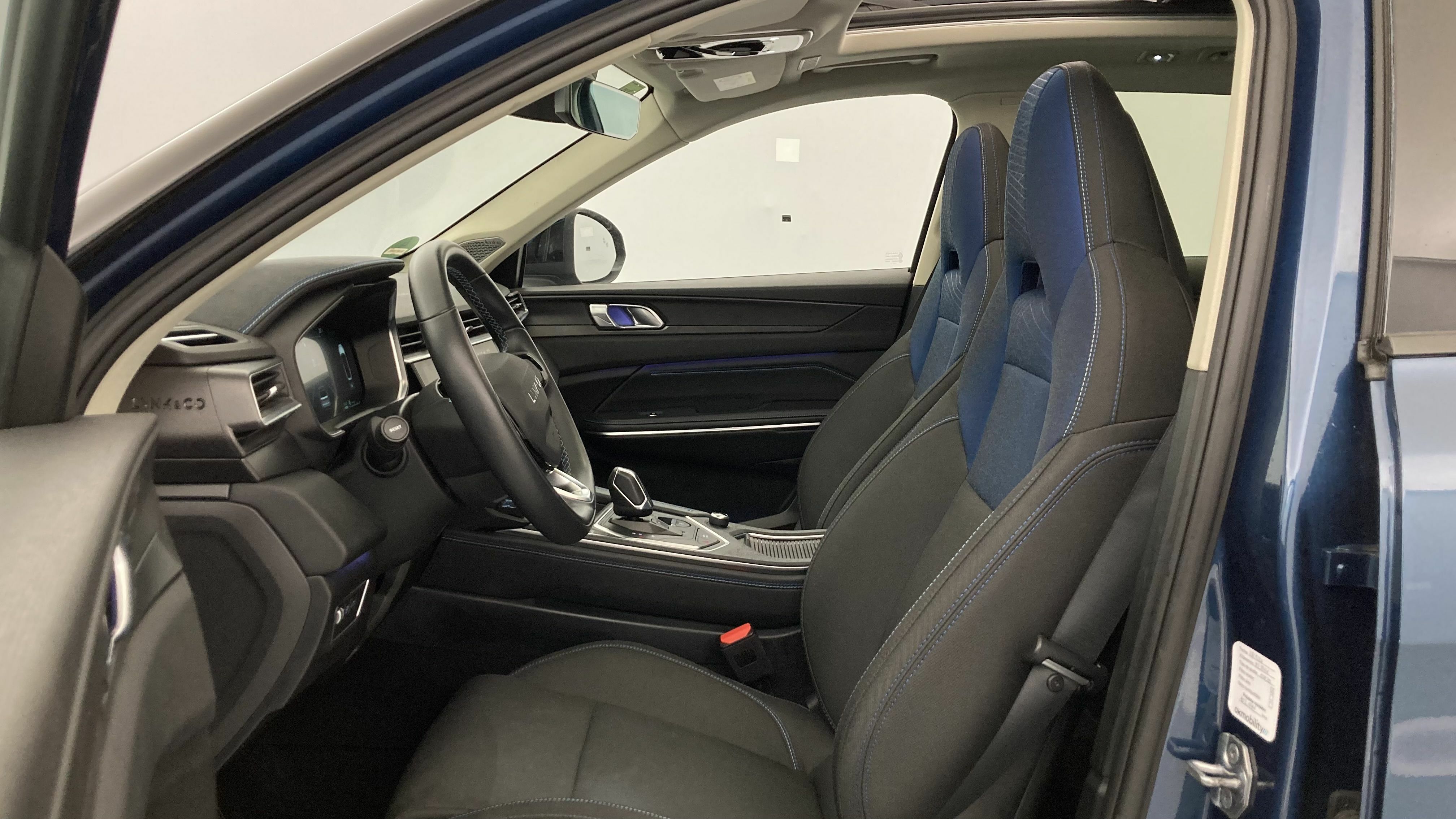 lynk&co 1 nv 1.5 PHEV 261 2022 blue 14