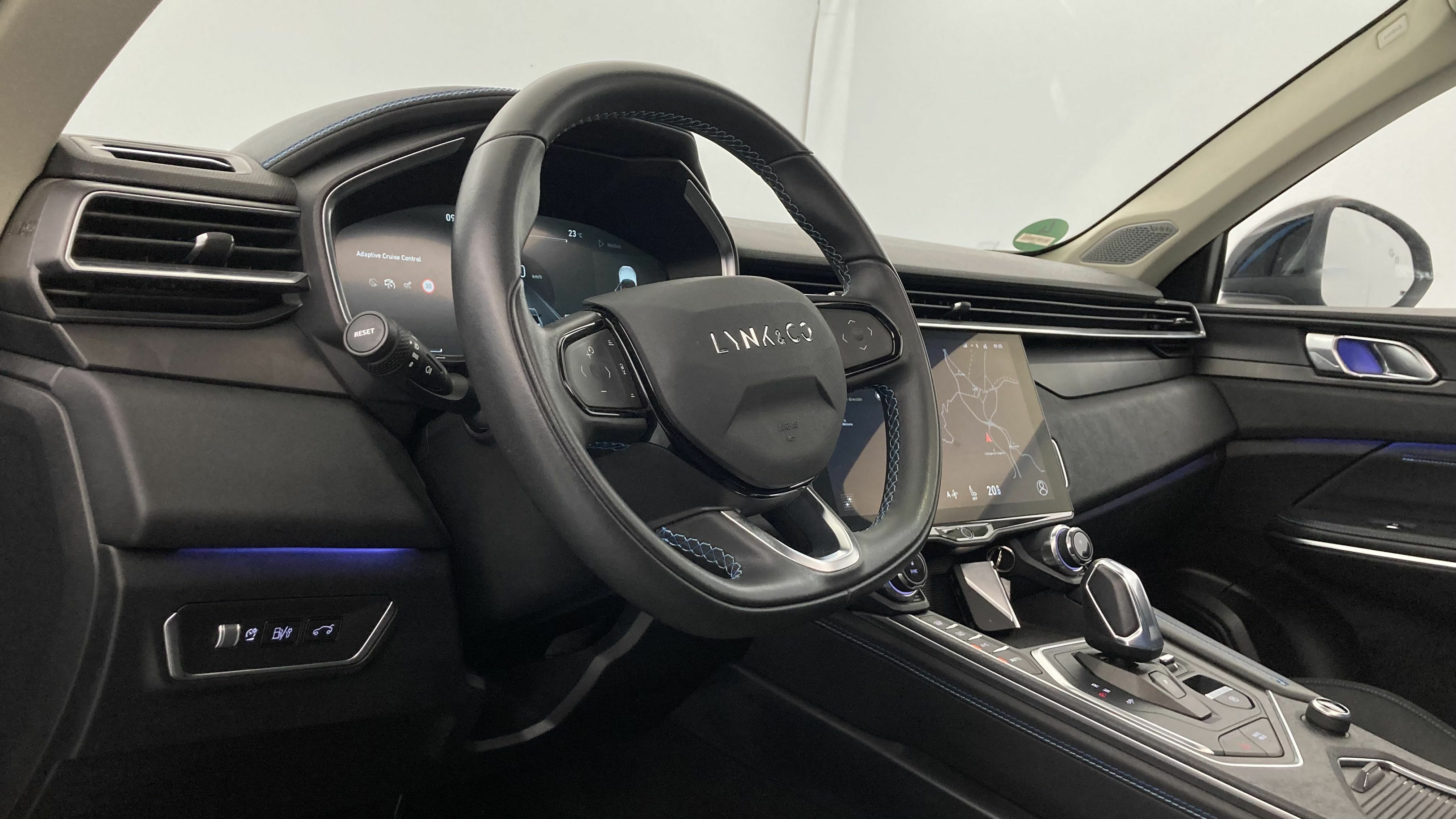 lynk&co 1 nv 1.5 PHEV 261 2022 blue 15