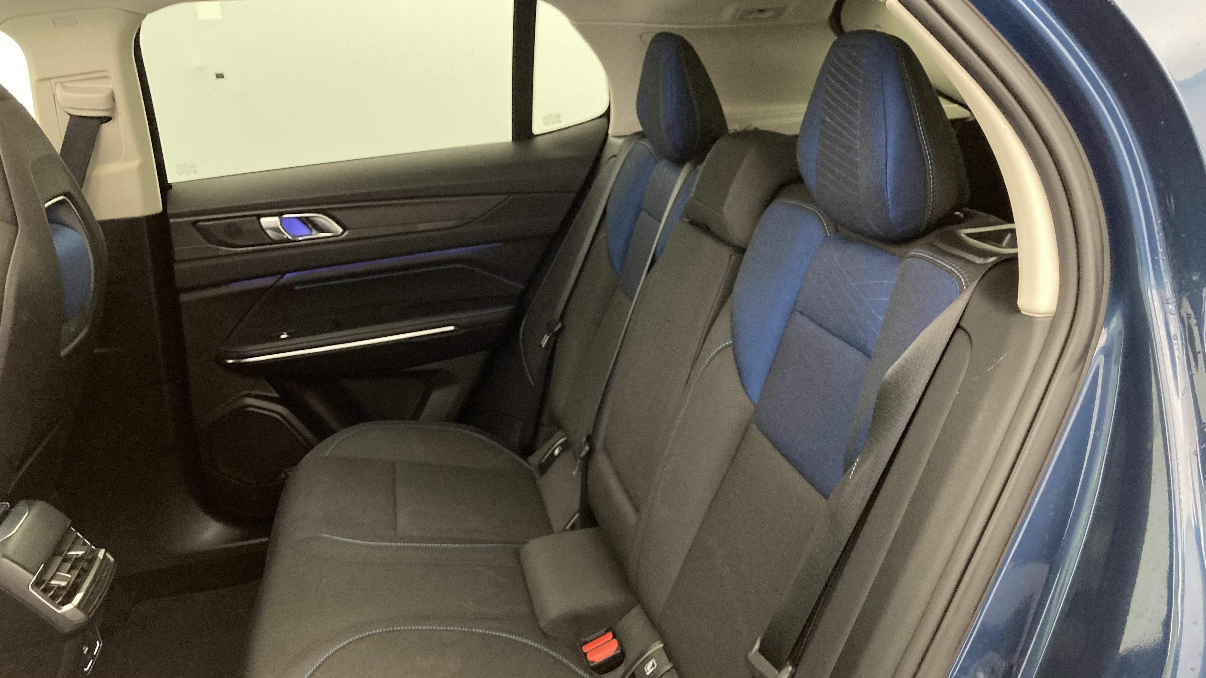 lynk&co 1 nv 1.5 PHEV 261 2022 blue 21