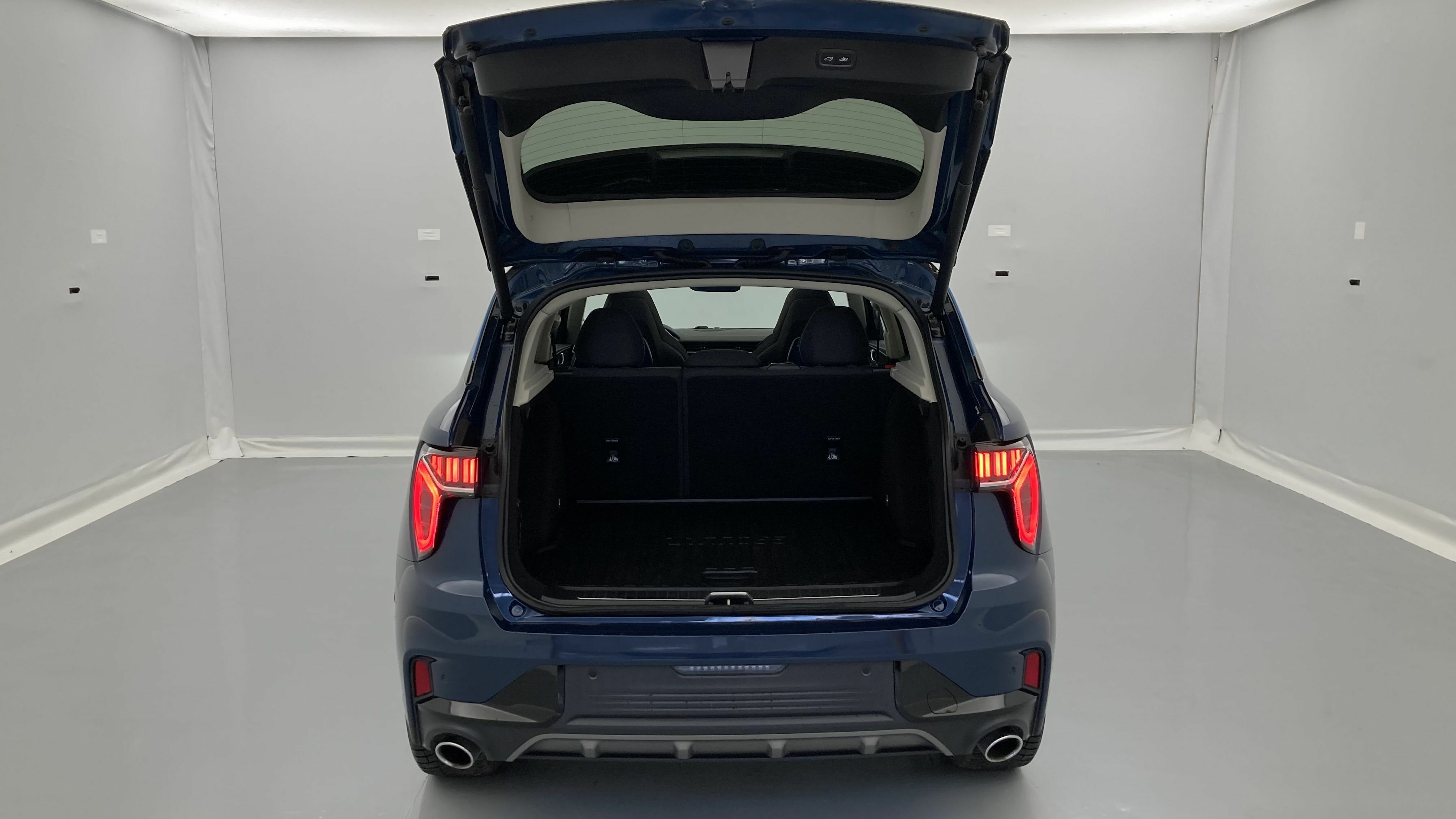 lynk&co 1 nv 1.5 PHEV 261 2022 blue 24