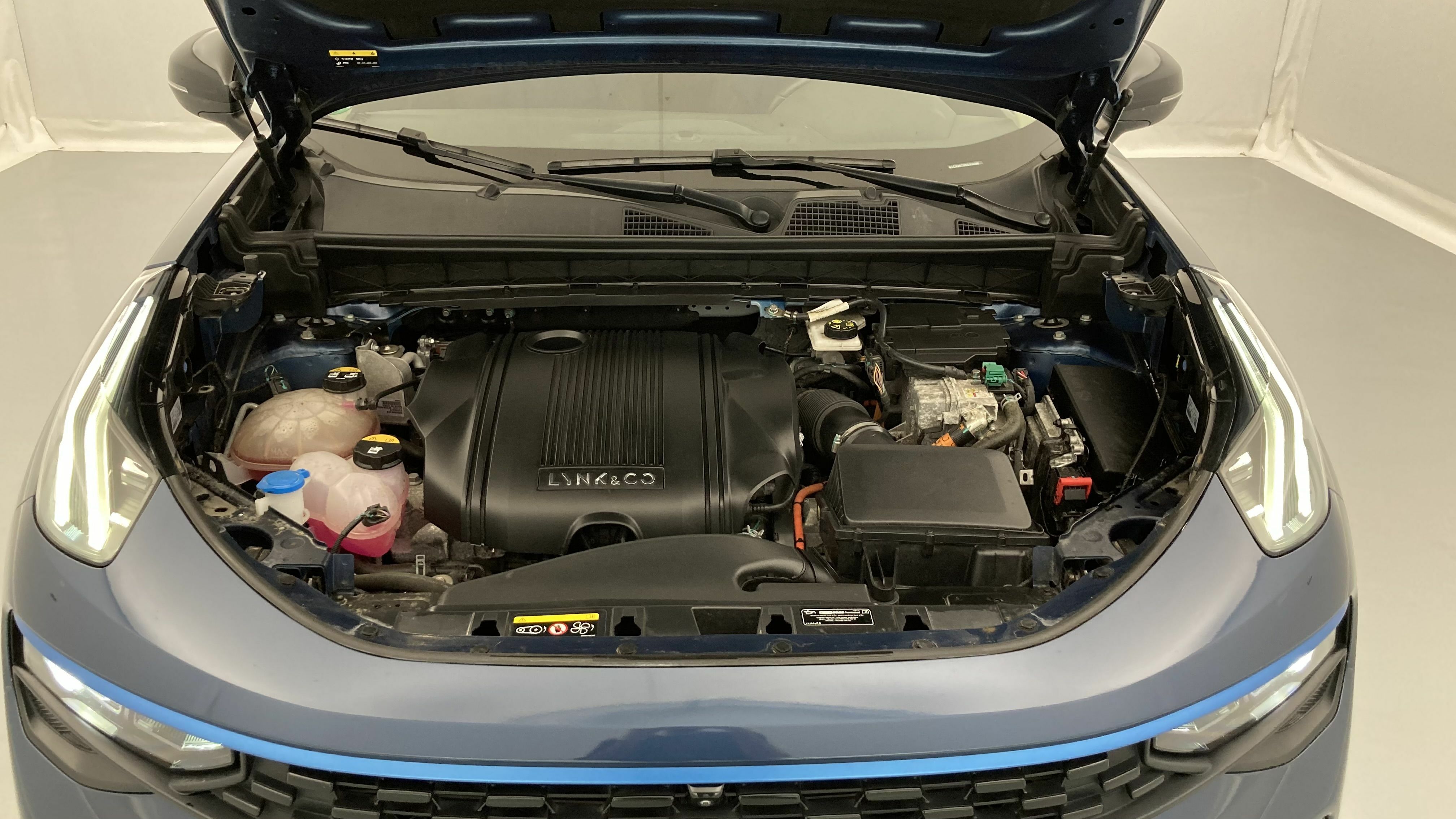 lynk&co 1 nv 1.5 PHEV 261 2022 blue 25