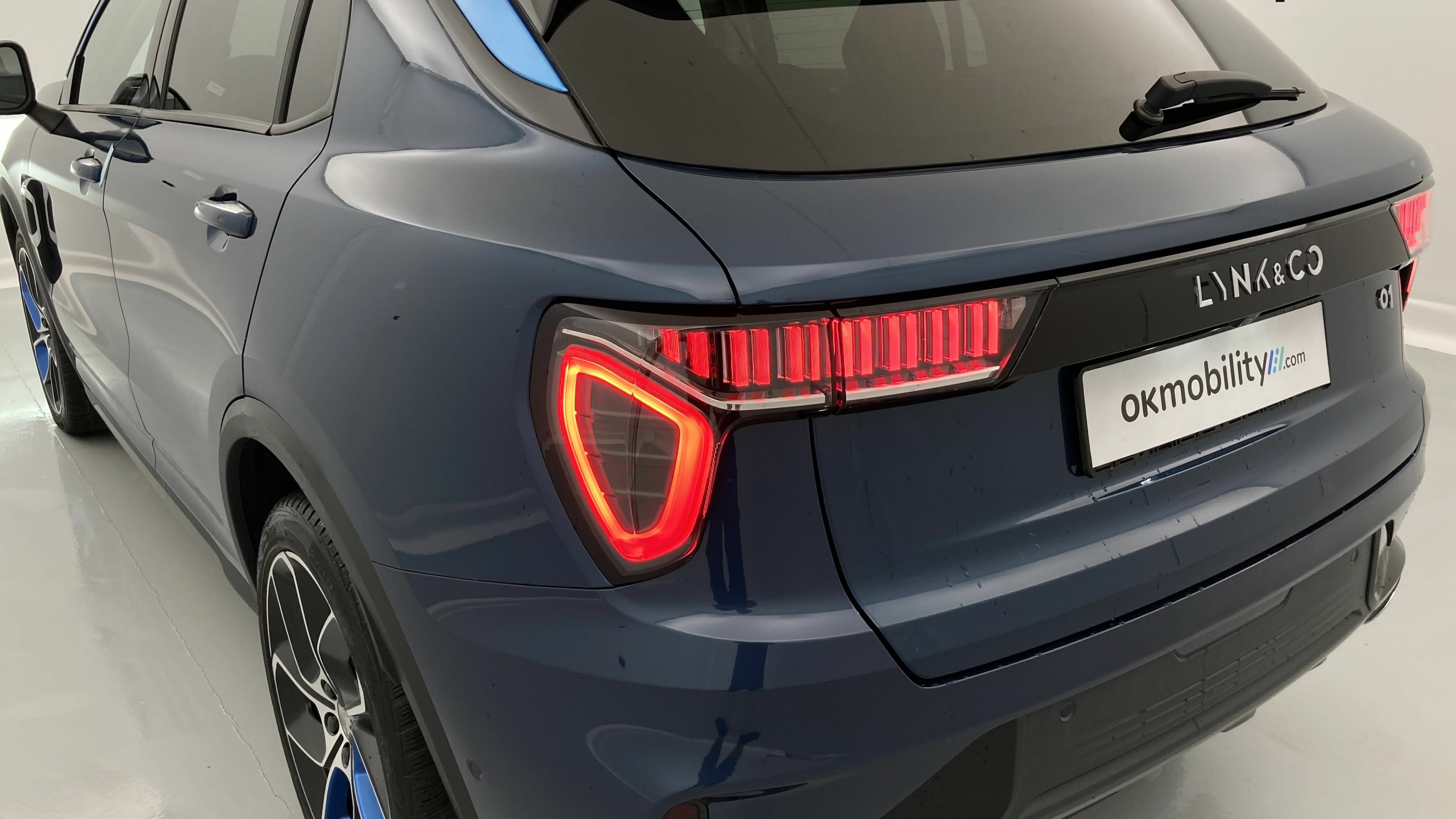 lynk&co 1 nv 1.5 PHEV 261 2022 blue 30