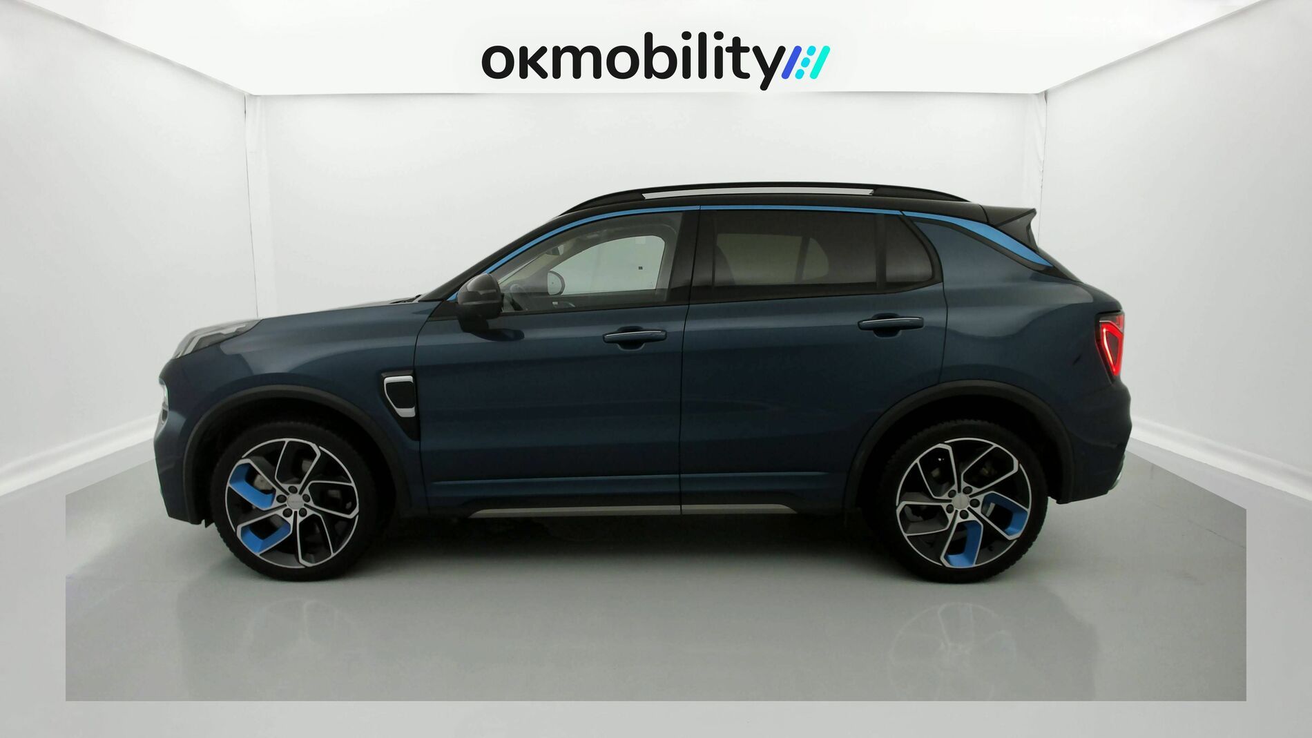lynk&co 1 nv 1.5 PHEV 261 2022 blue 7