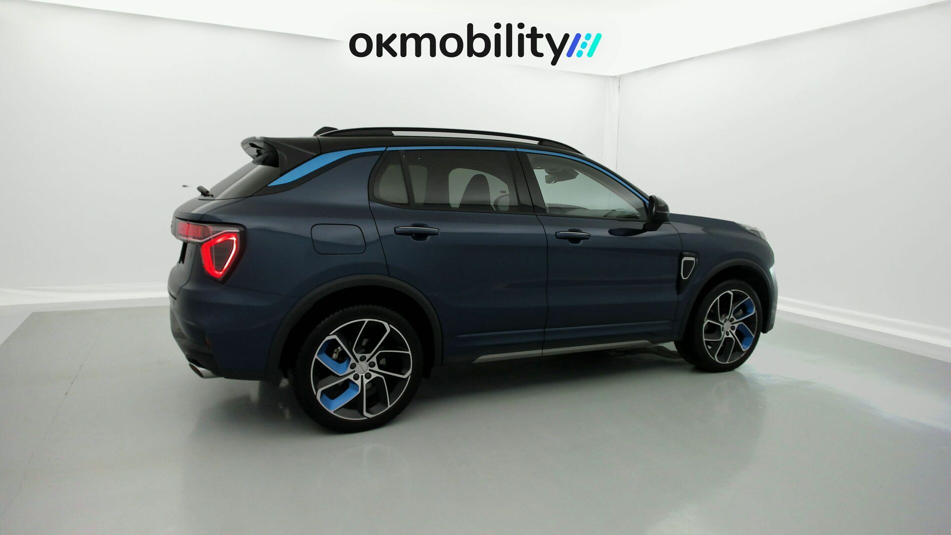 lynk&co 1 nv 1.5 PHEV 261 2022 blue 12