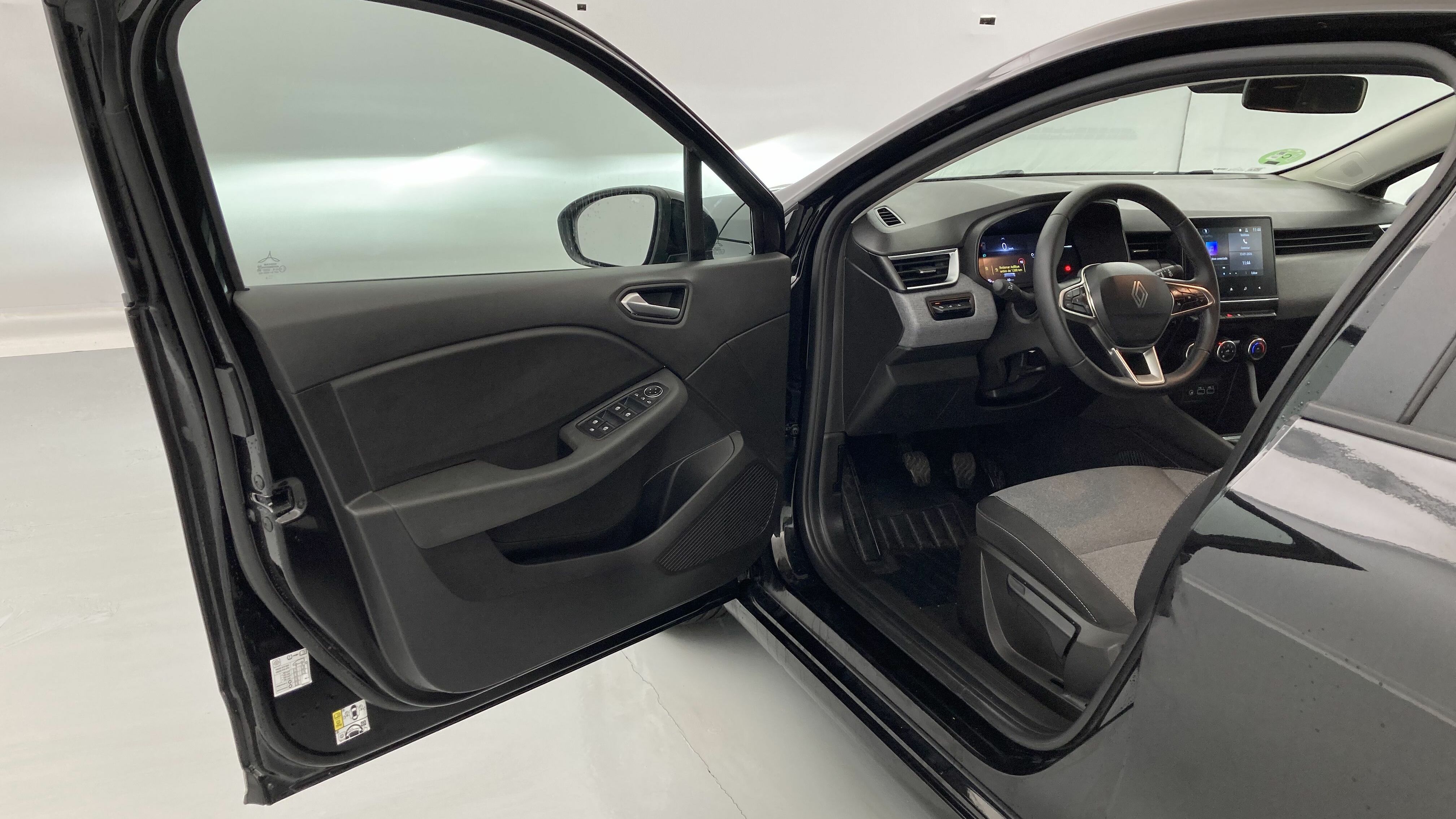 renault clio evolution 1.5 DCI 100 2025 negro brillante 12