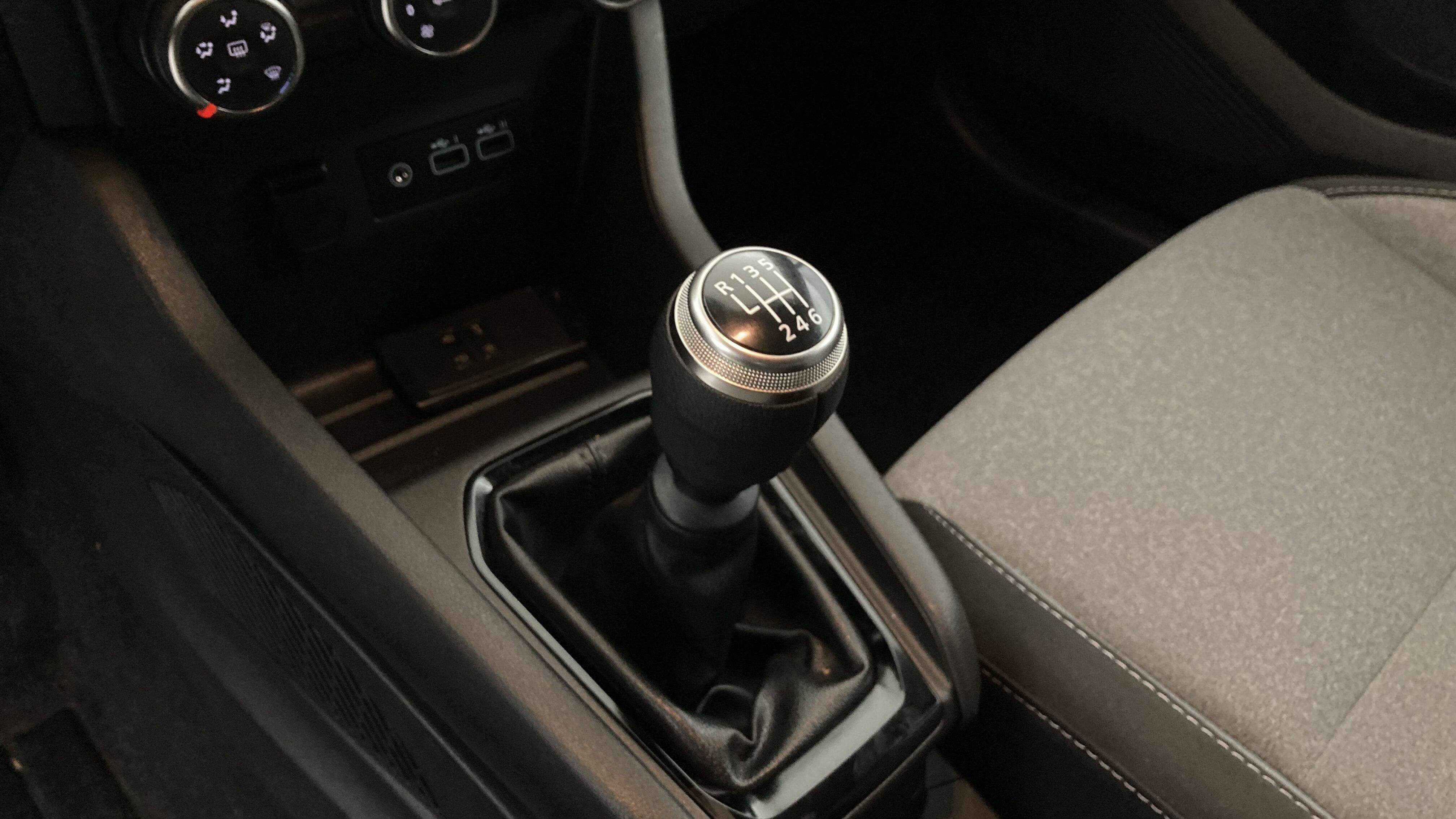 renault clio evolution 1.5 DCI 100 2025 negro brillante 19