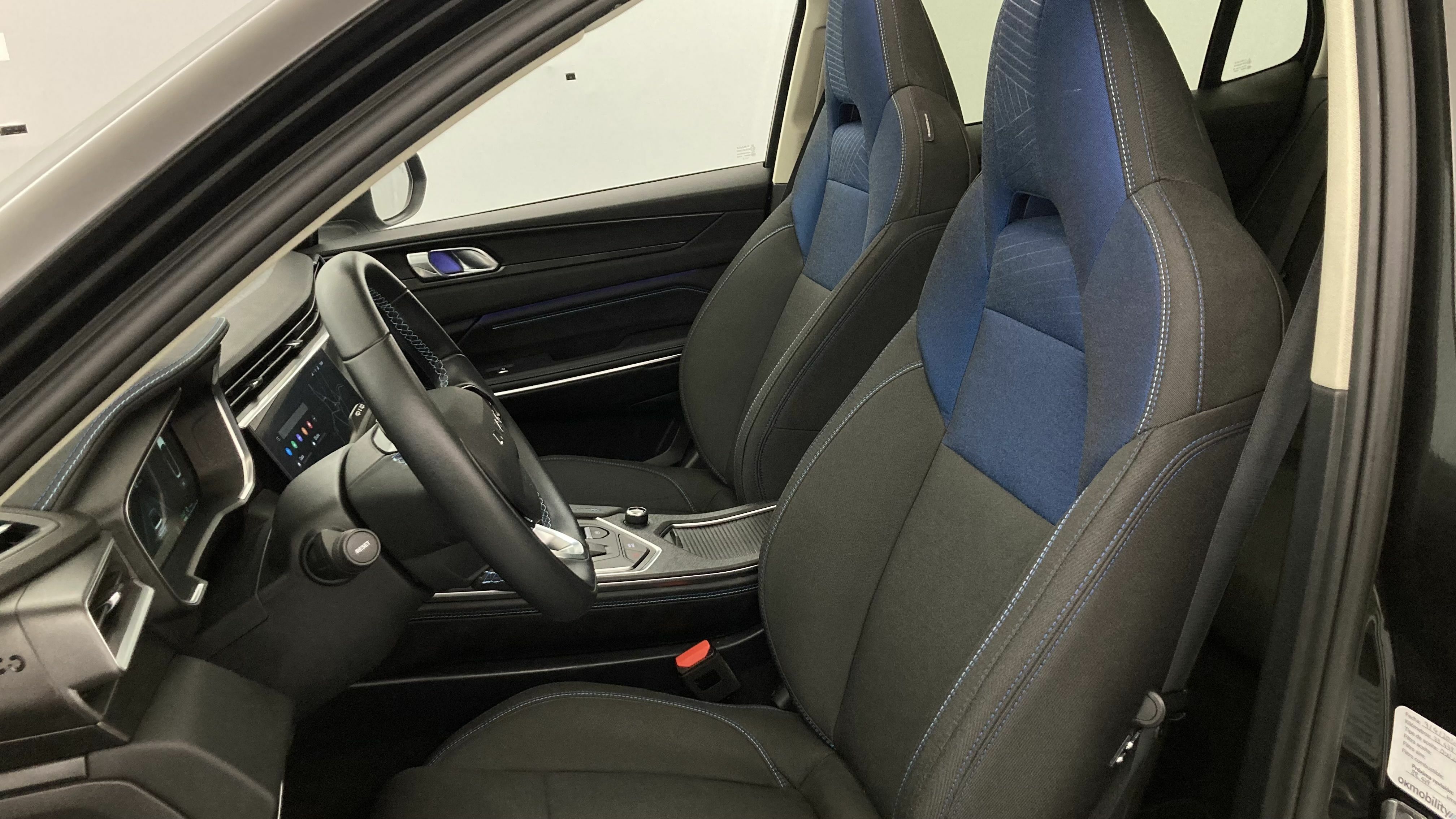 lynk&co 1 nv 1.5 PHEV 261 2022 black 13
