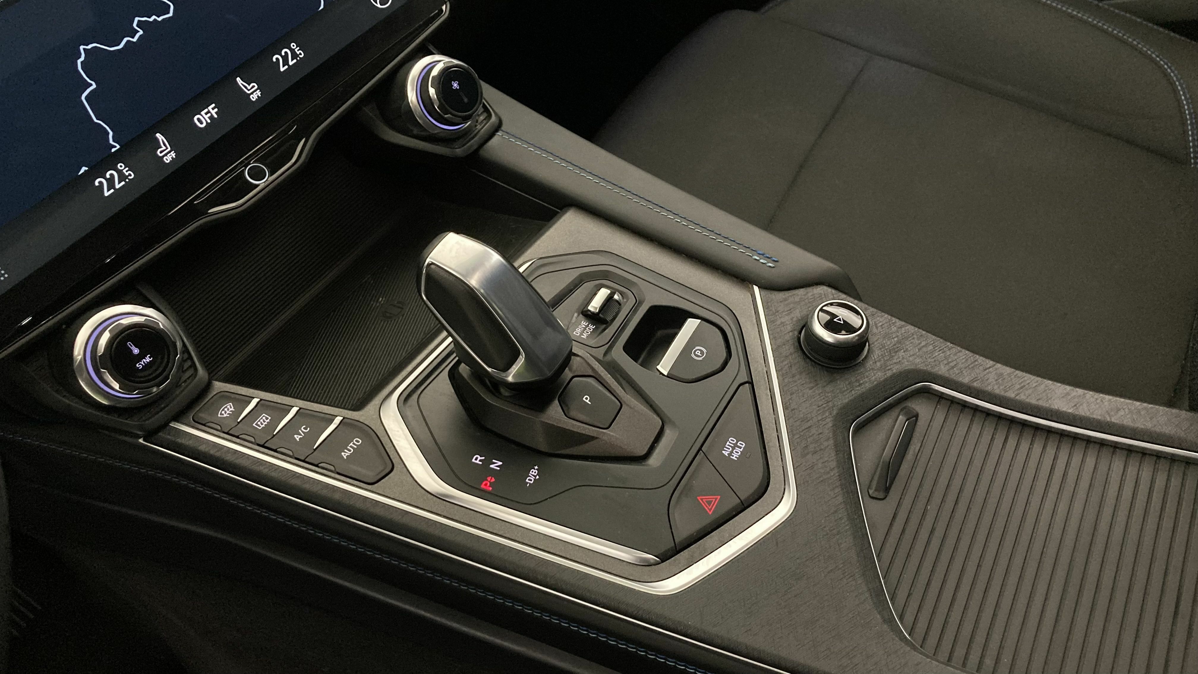 lynk&co 1 nv 1.5 PHEV 261 2022 black 19
