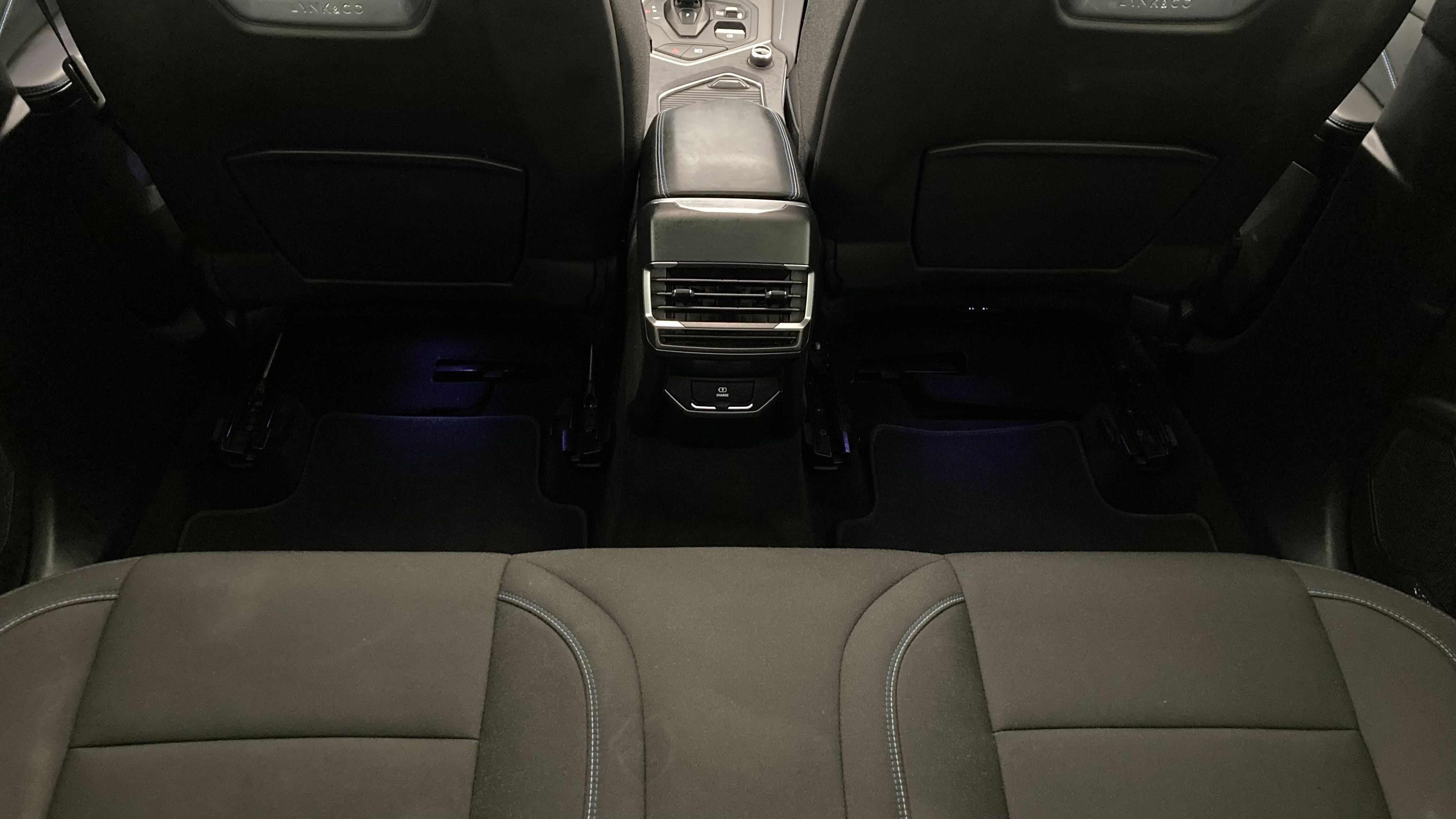 lynk&co 1 nv 1.5 PHEV 261 2022 black 21