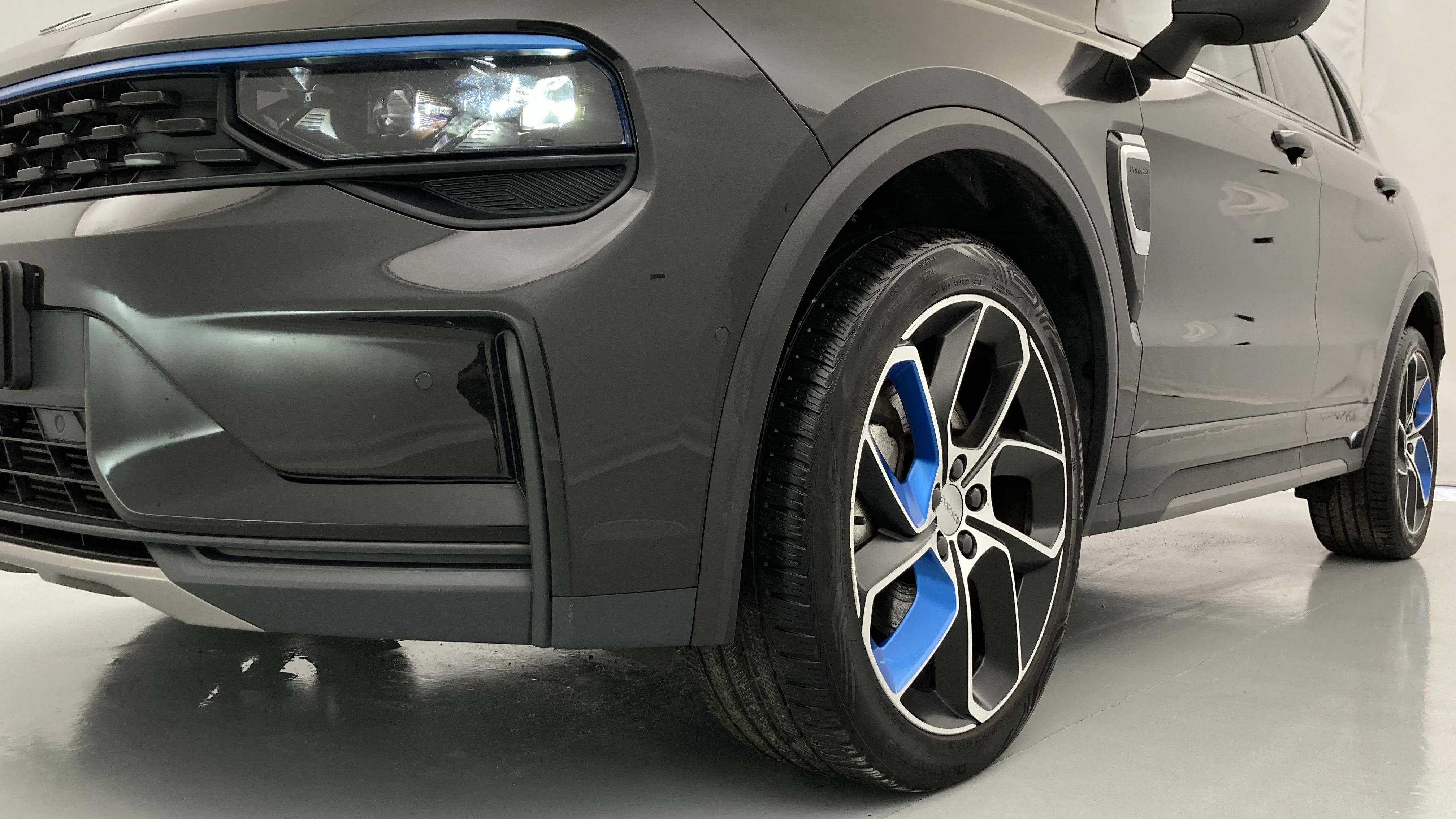 lynk&co 1 nv 1.5 PHEV 261 2022 black 25