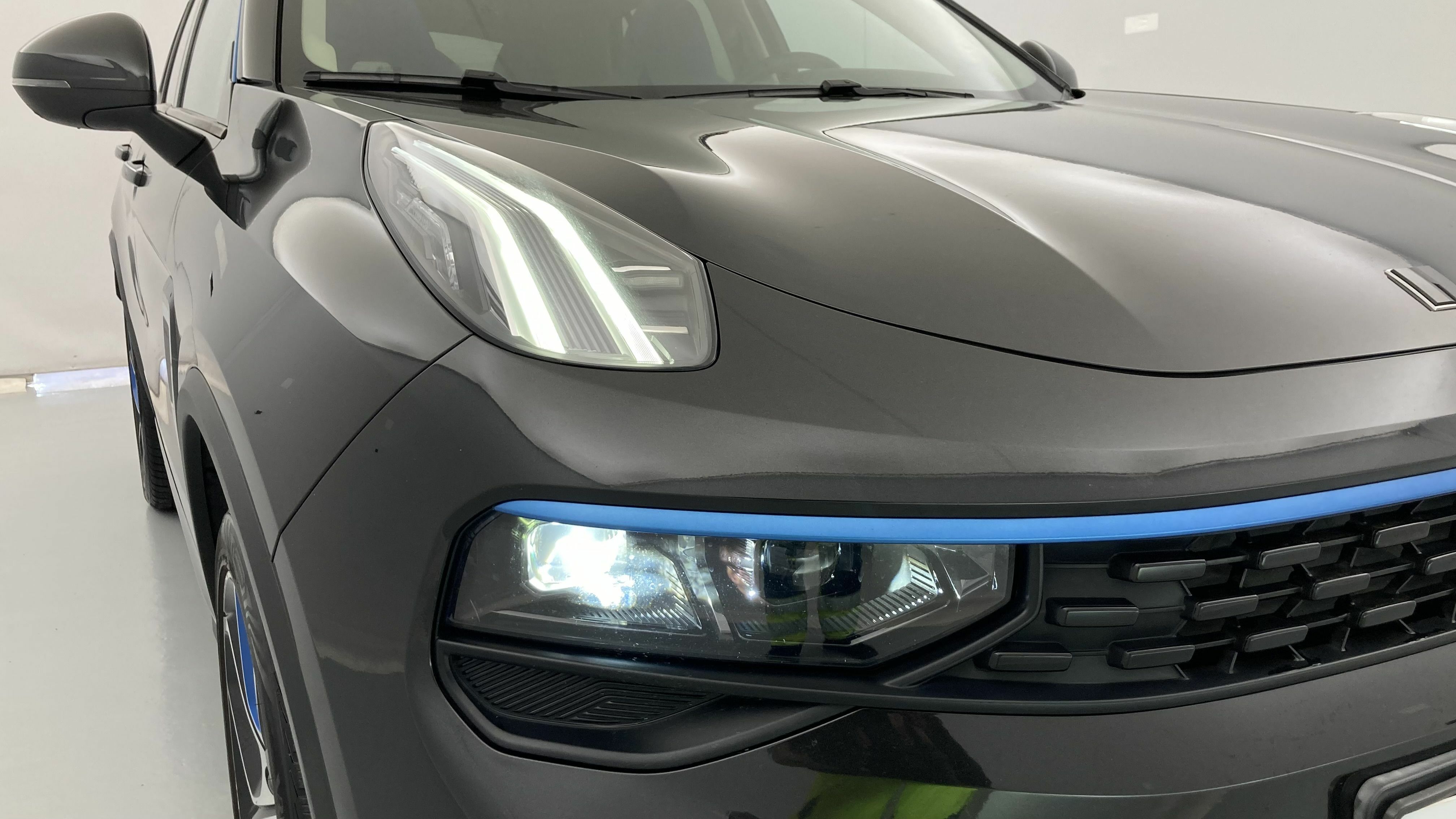 lynk&co 1 nv 1.5 PHEV 261 2022 black 28