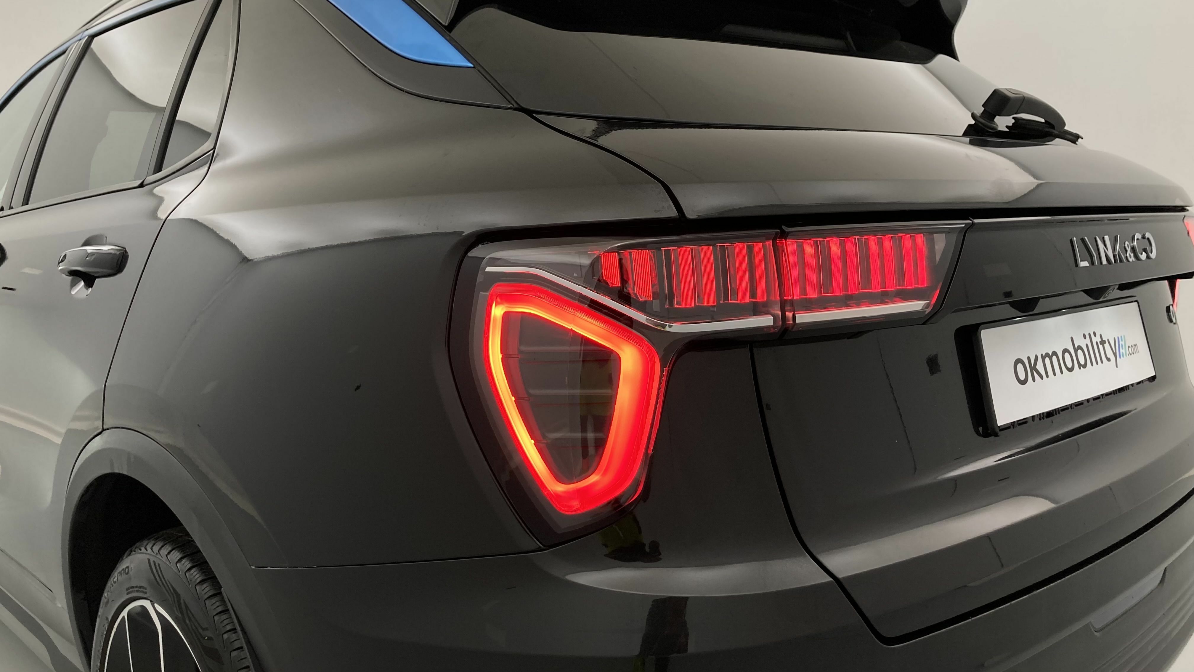 lynk&co 1 nv 1.5 PHEV 261 2022 black 29