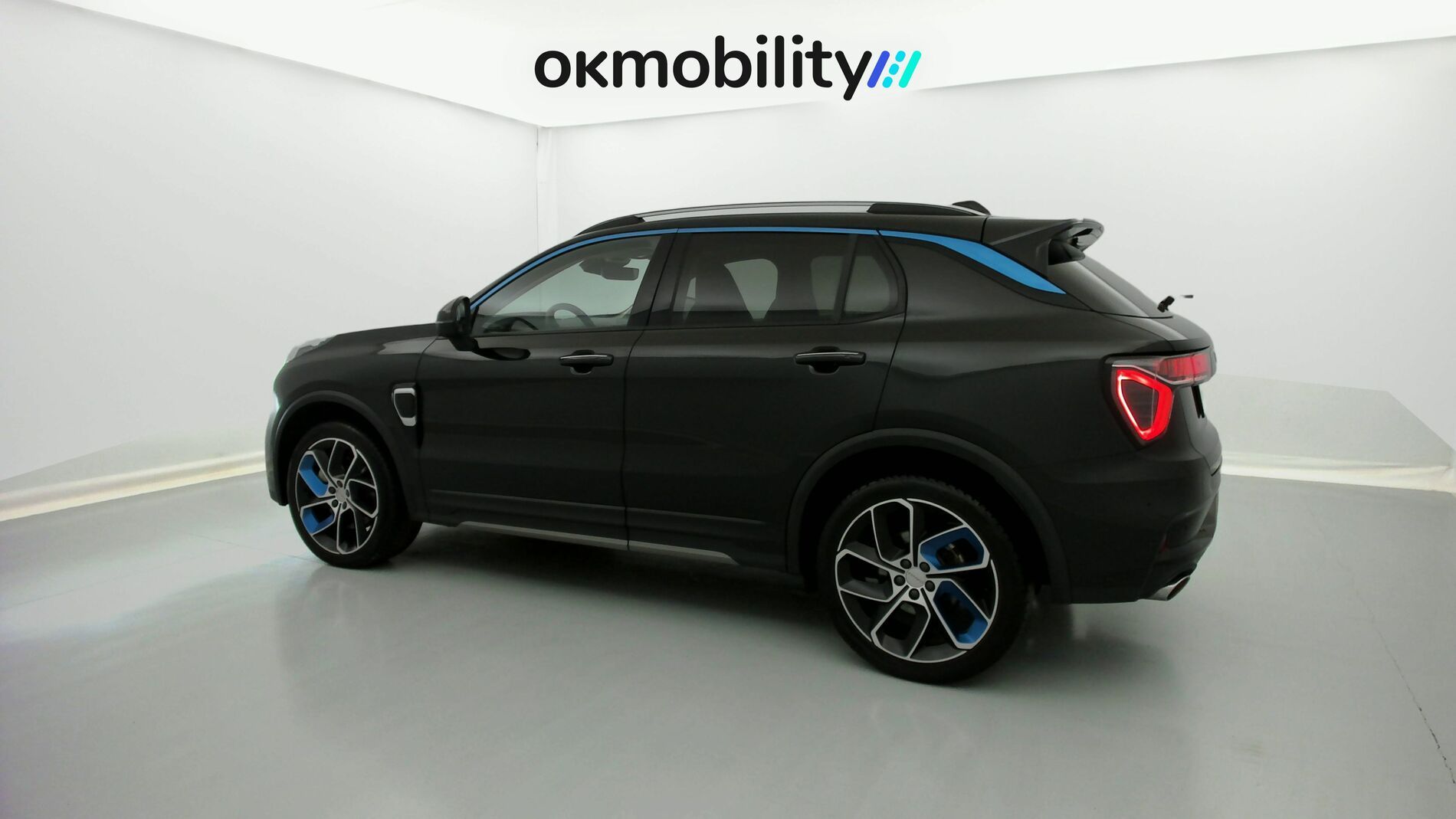 lynk&co 1 nv 1.5 PHEV 261 2022 black 7
