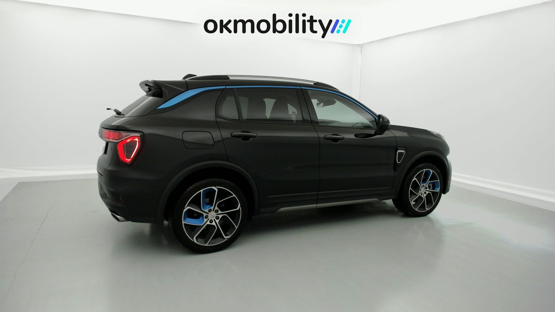 lynk&co 1 nv 1.5 PHEV 261 2022 black 11