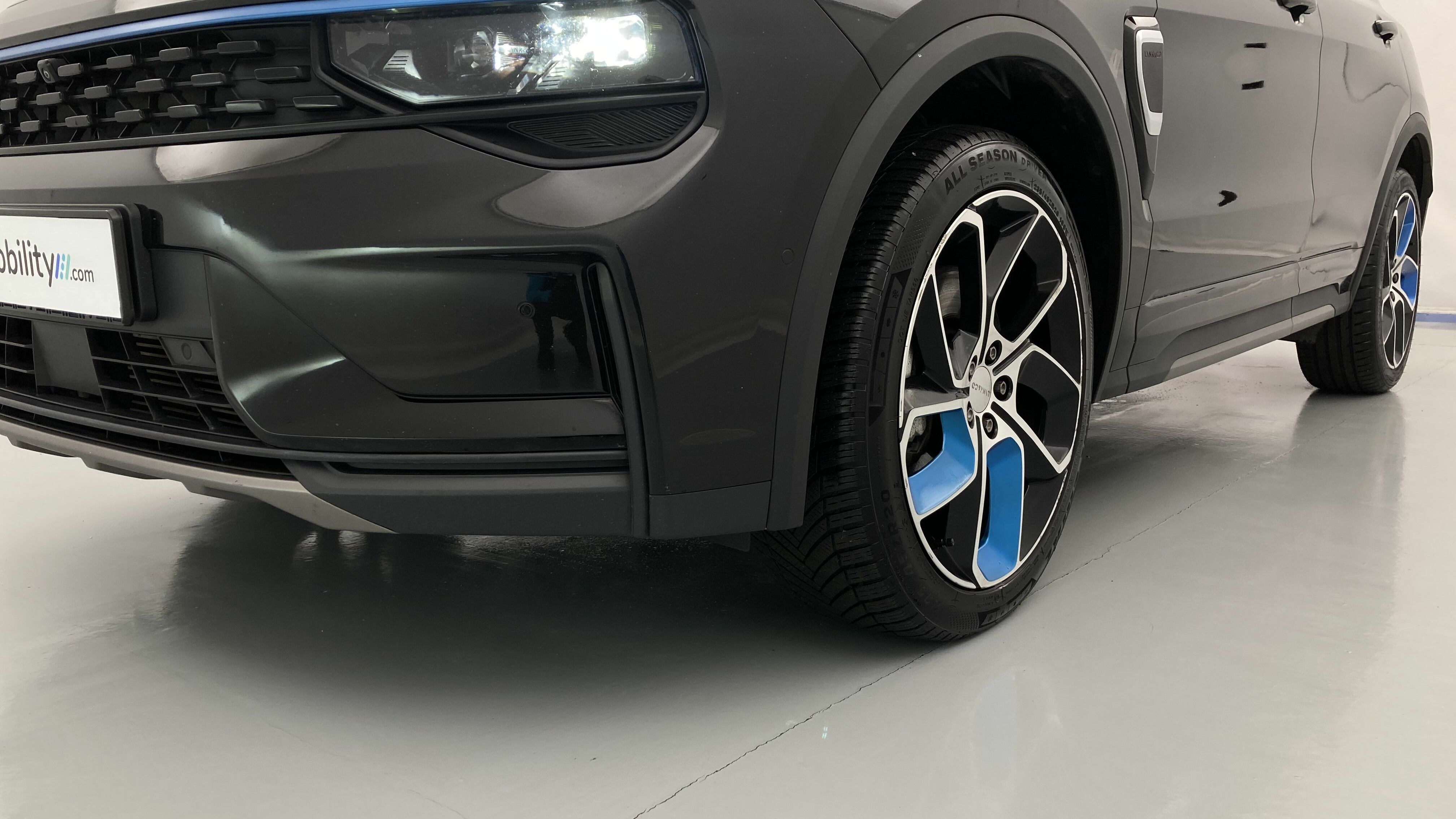 lynk&co 1 nv 1.5 PHEV 261 2022 black 25