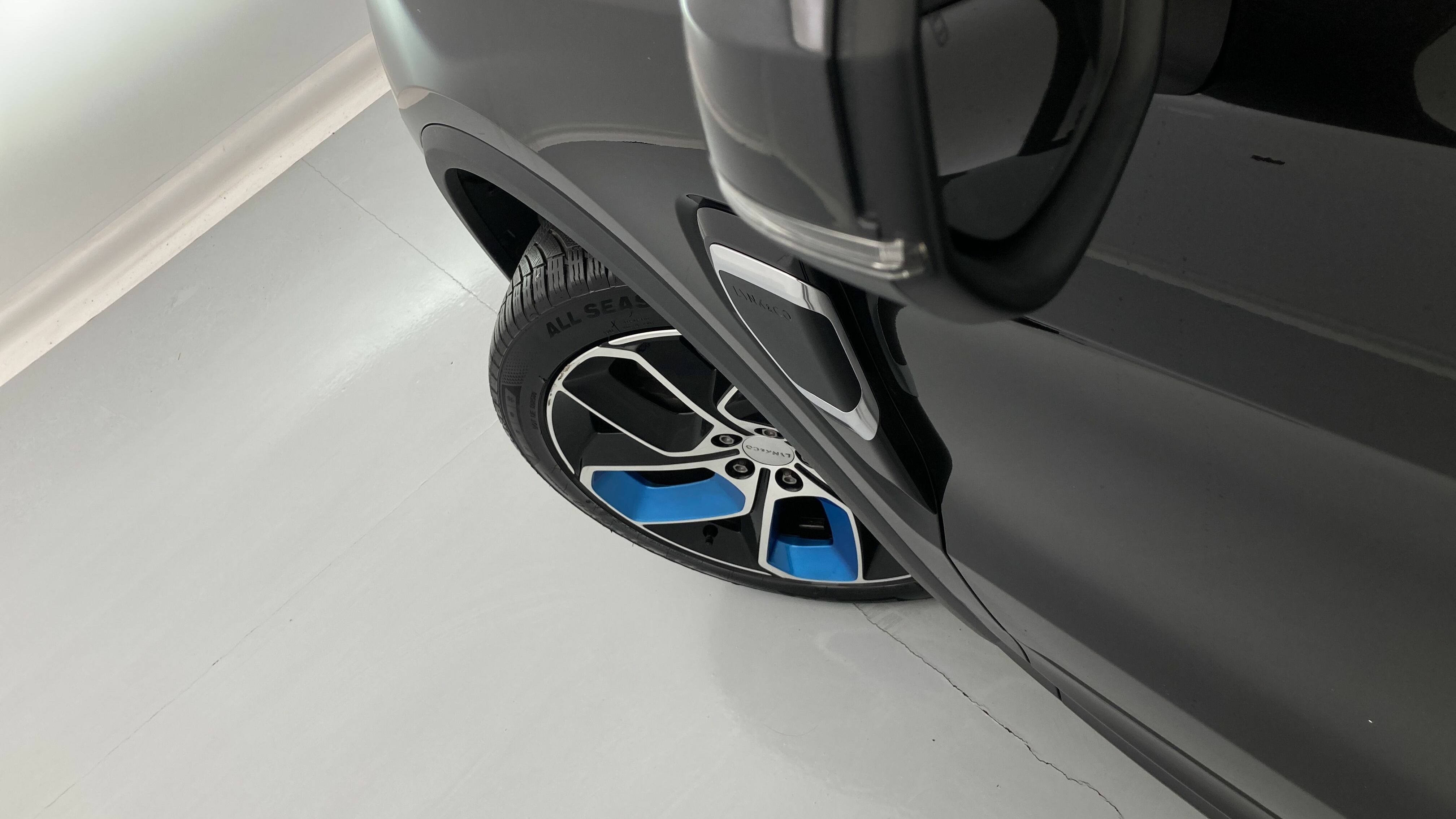 lynk&co 1 nv 1.5 PHEV 261 2022 black 27