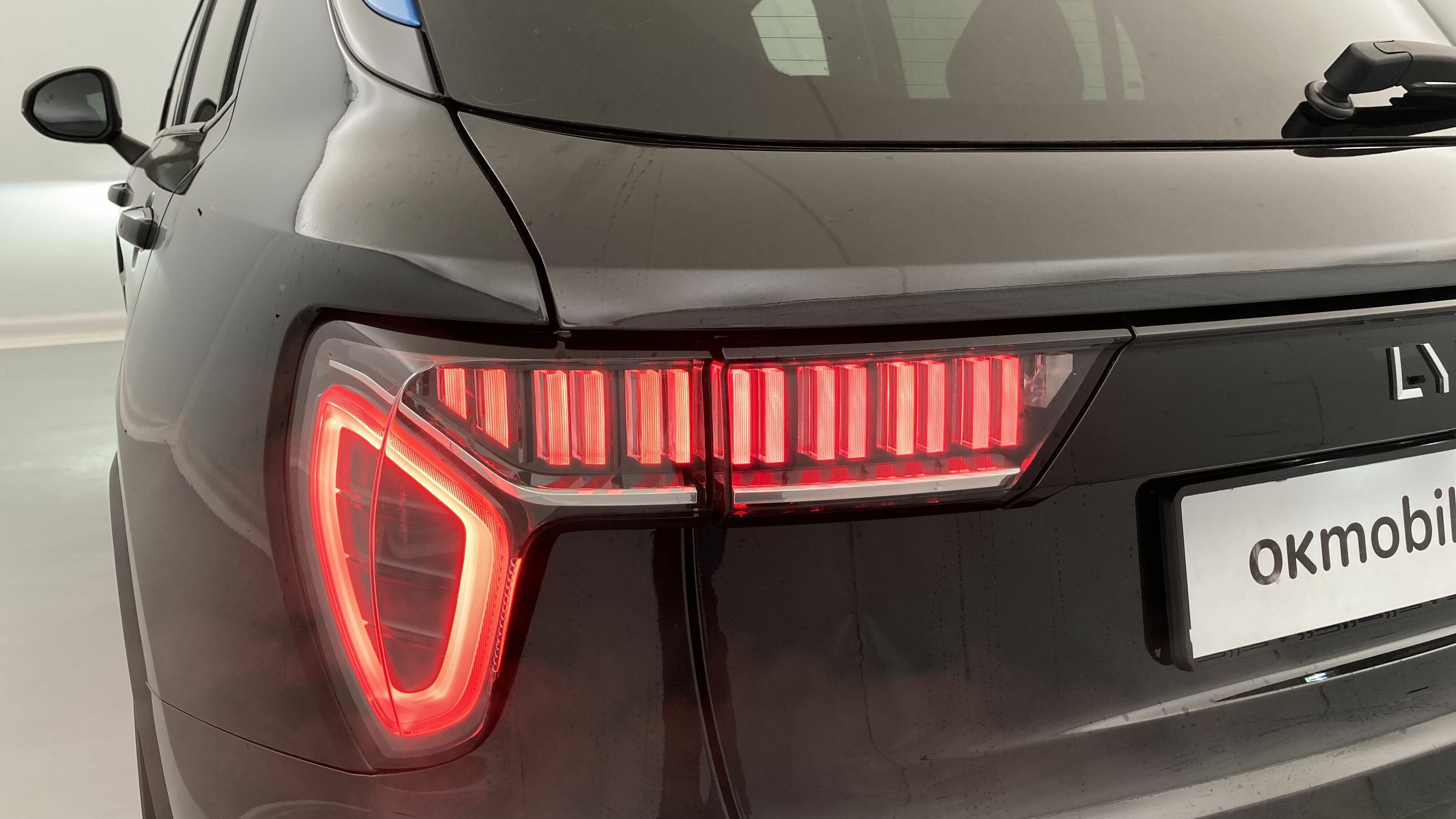 lynk&co 1 nv 1.5 PHEV 261 2022 black 29