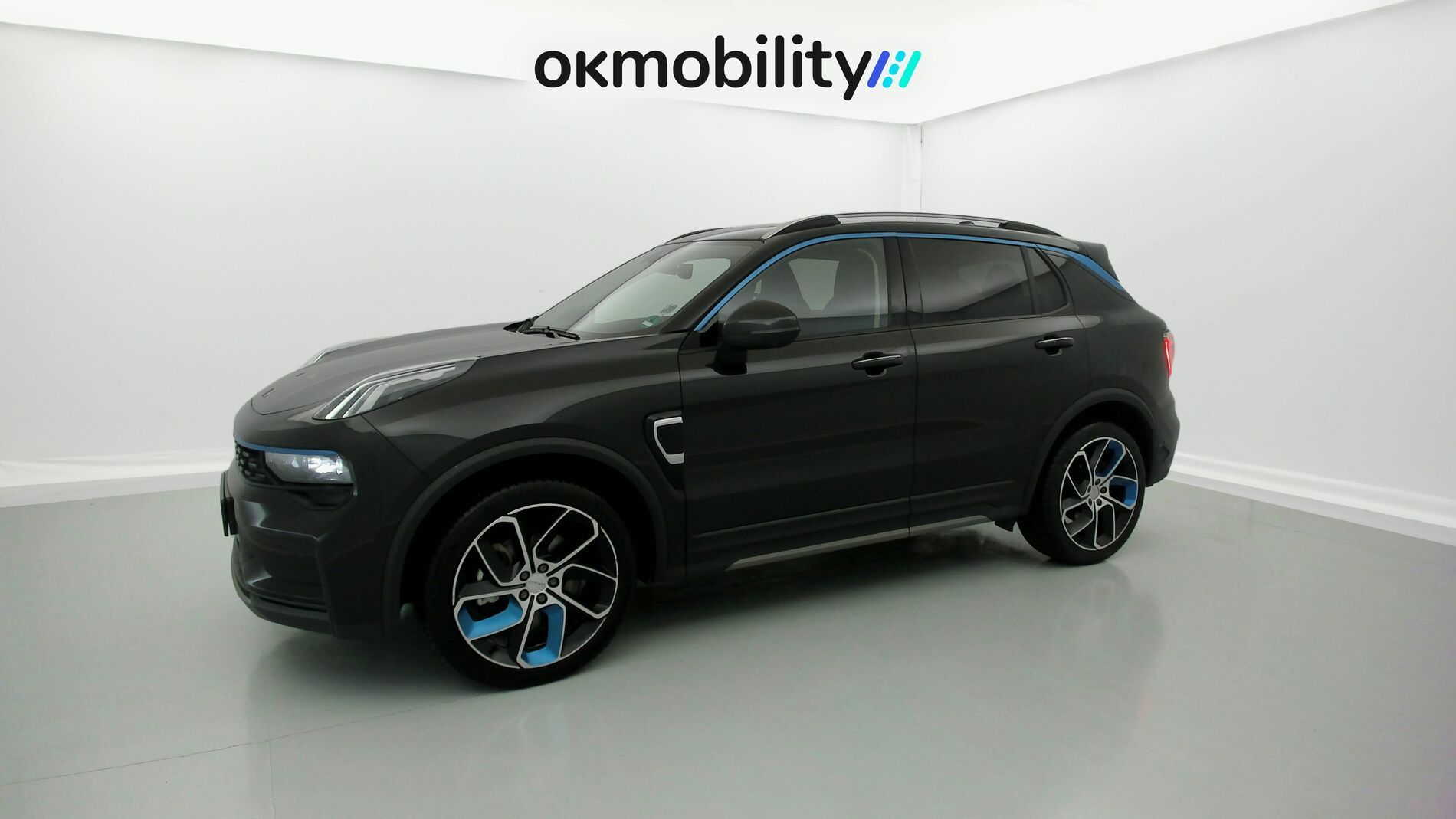 lynk&co 1 nv 1.5 PHEV 261 2022 black 4