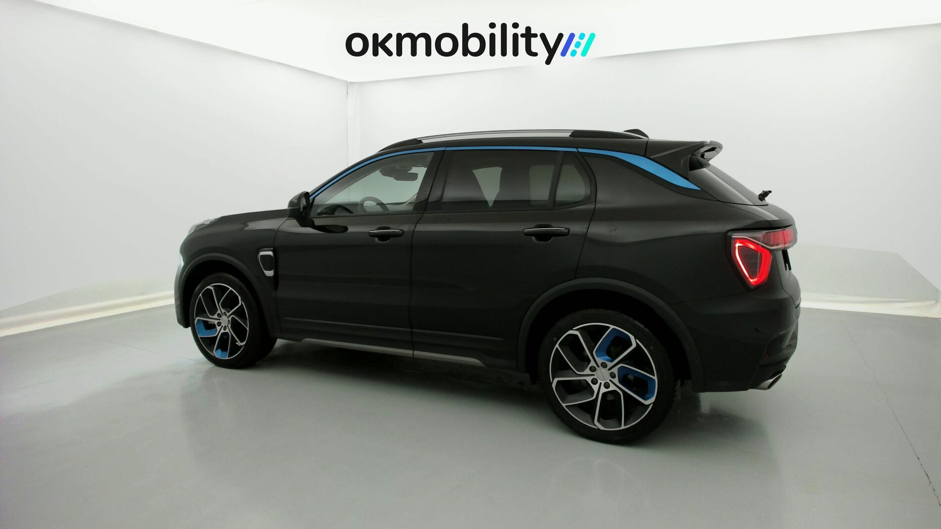 lynk&co 1 nv 1.5 PHEV 261 2022 black 7