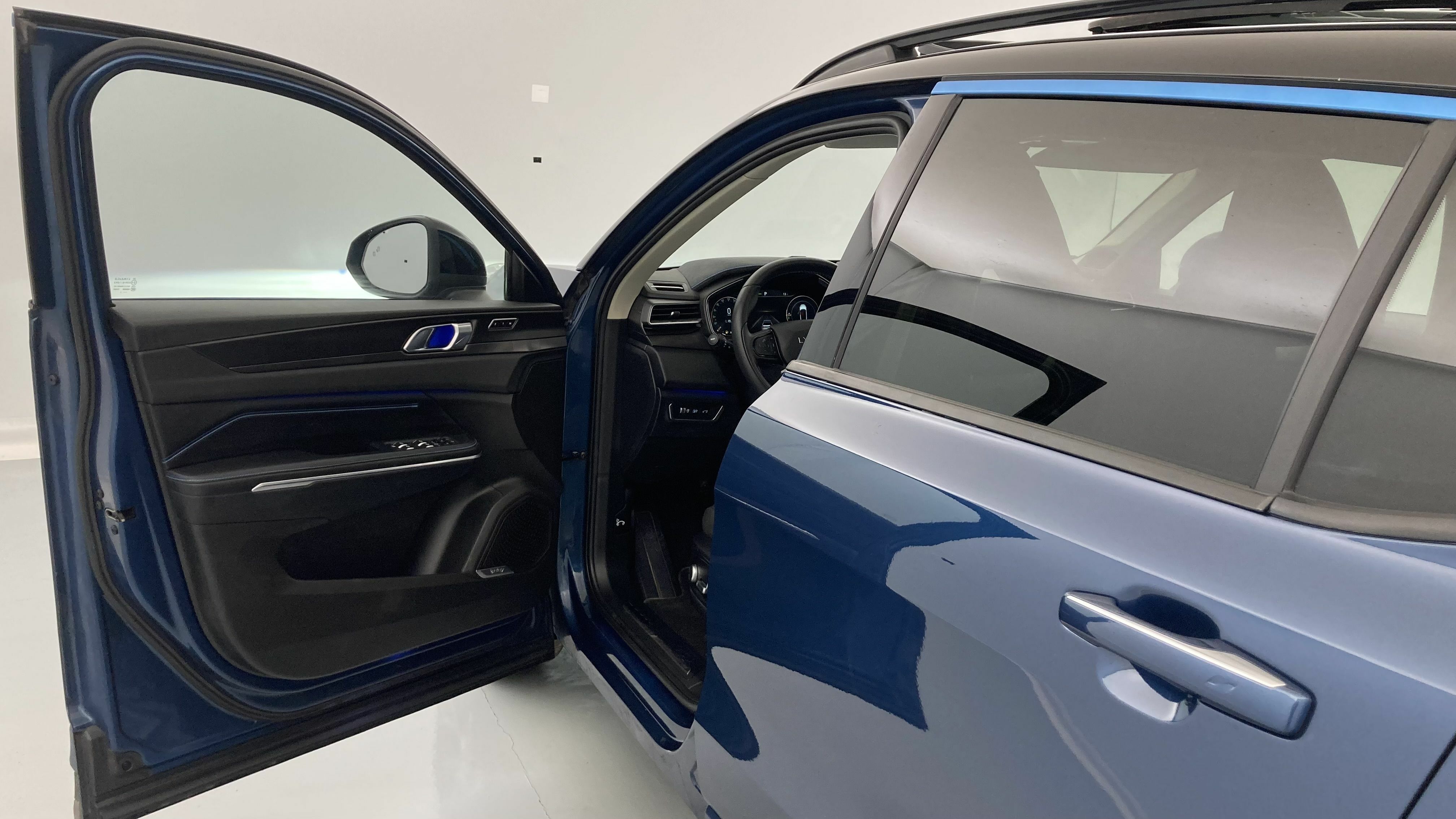 lynk&co 1 nv 1.5 PHEV 261 2022 blue 12