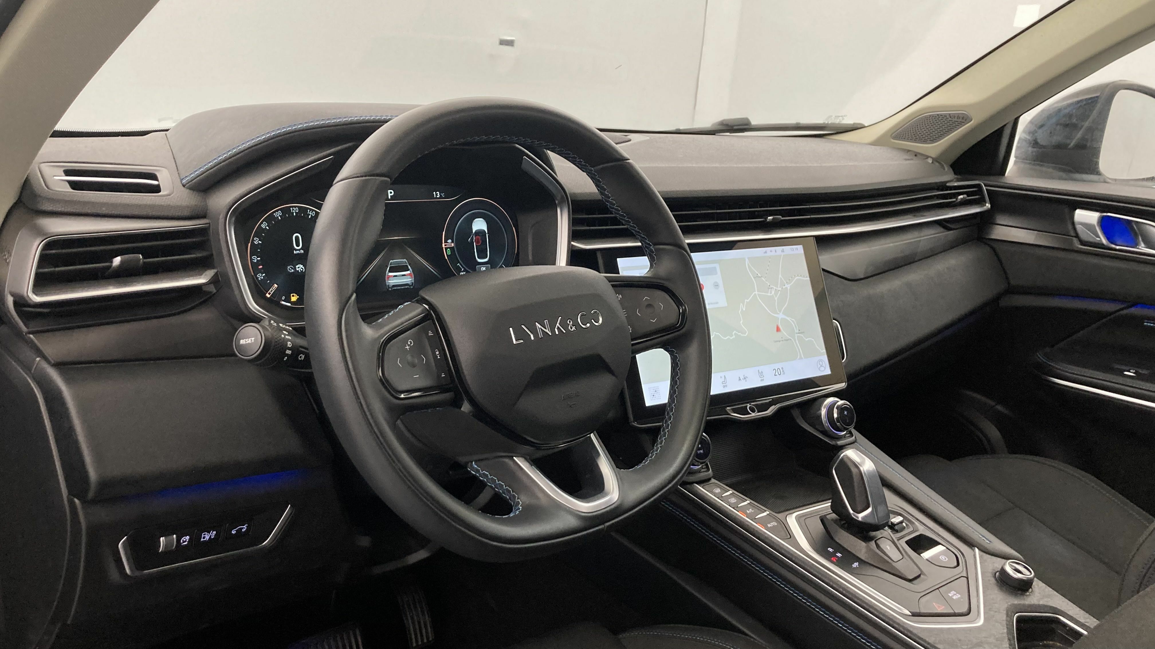 lynk&co 1 nv 1.5 PHEV 261 2022 blue 14