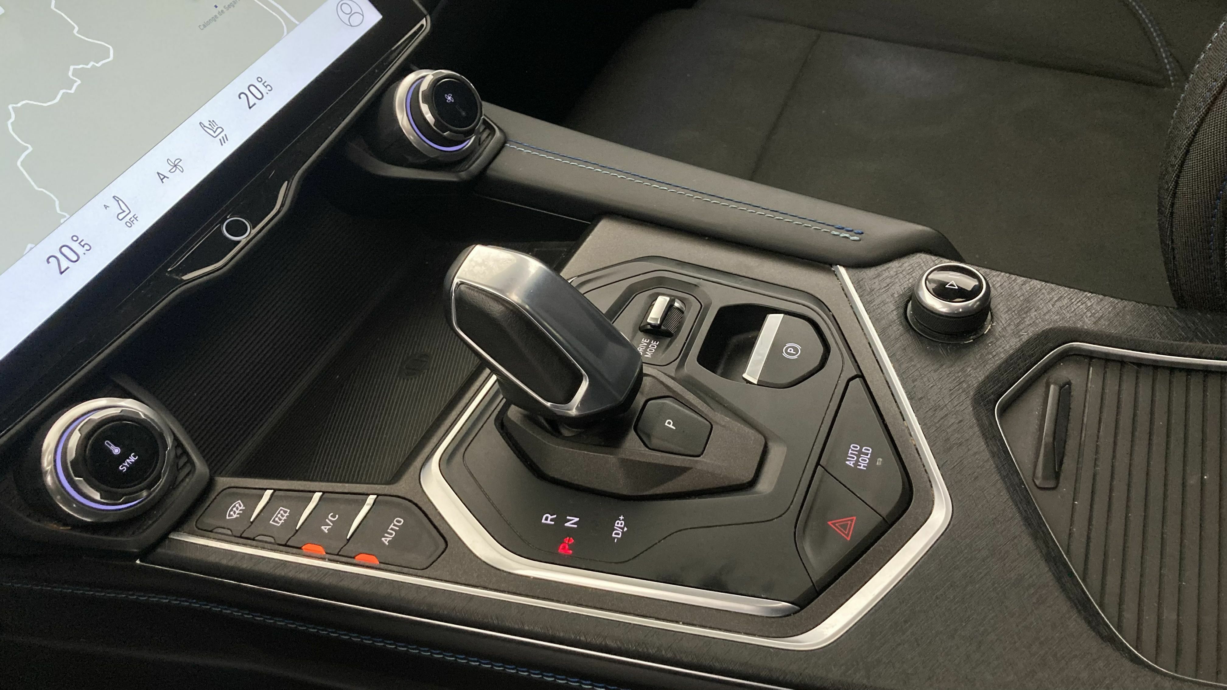 lynk&co 1 nv 1.5 PHEV 261 2022 blue 19
