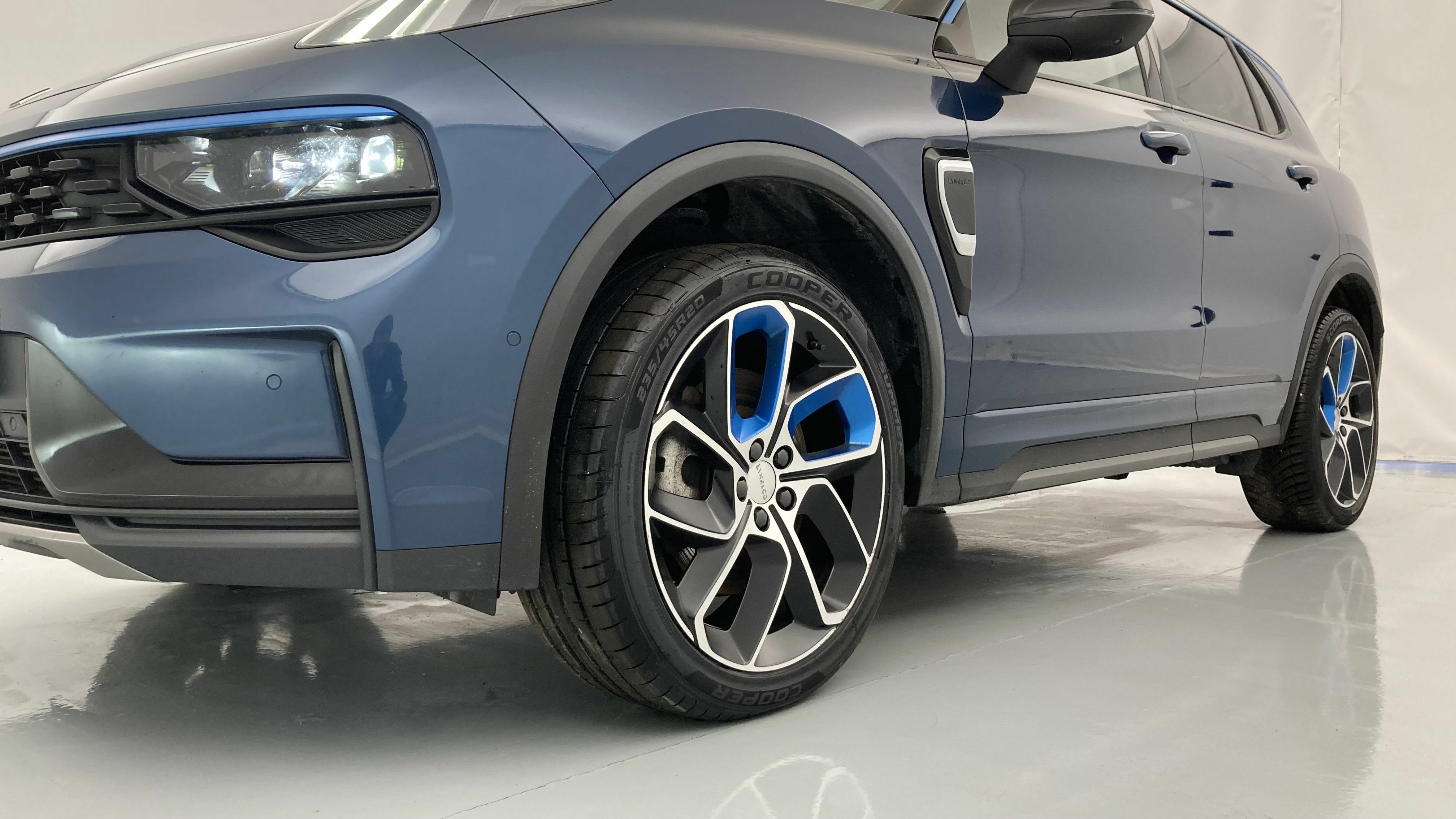 lynk&co 1 nv 1.5 PHEV 261 2022 blue 25