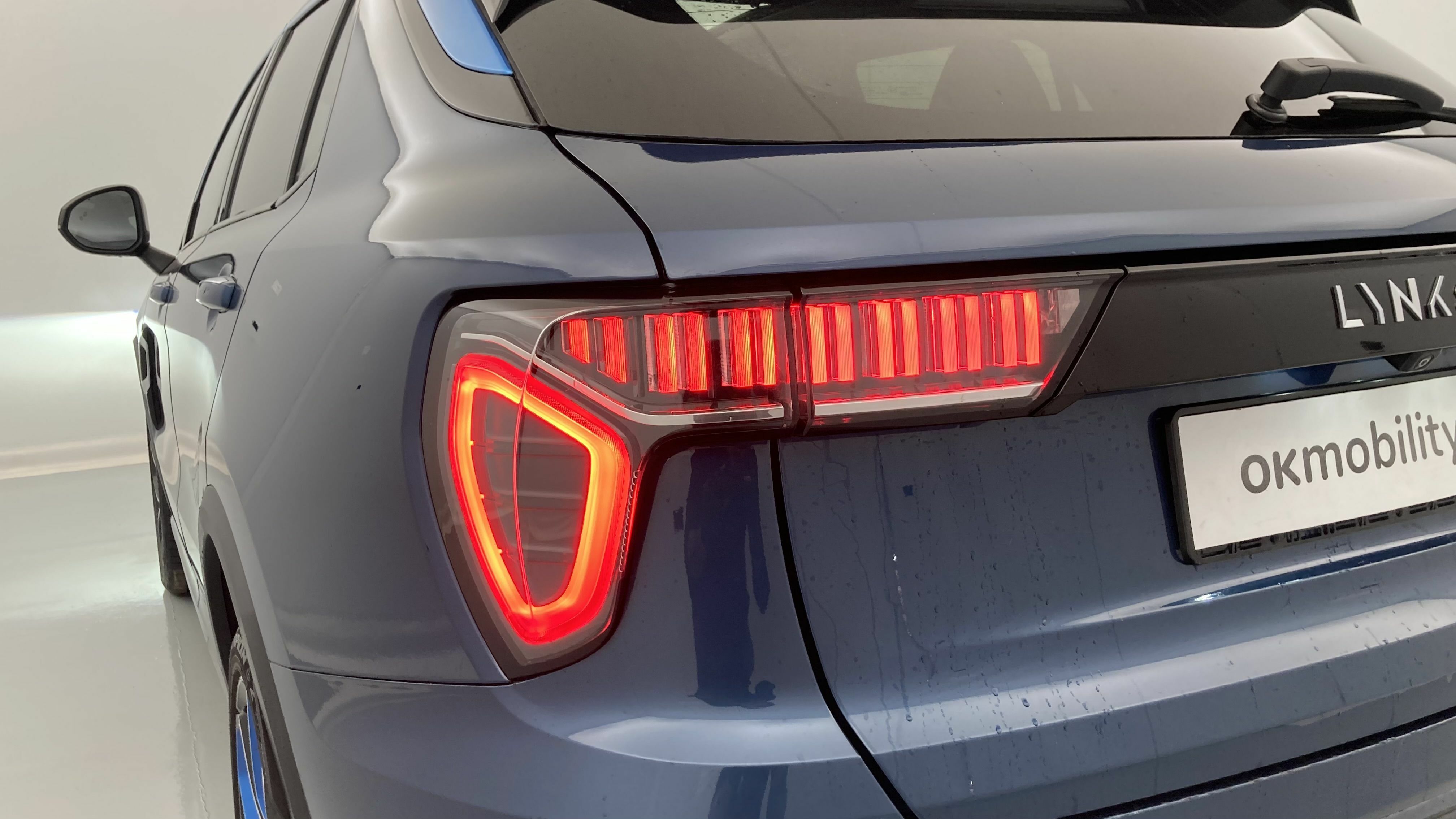 lynk&co 1 nv 1.5 PHEV 261 2022 blue 29