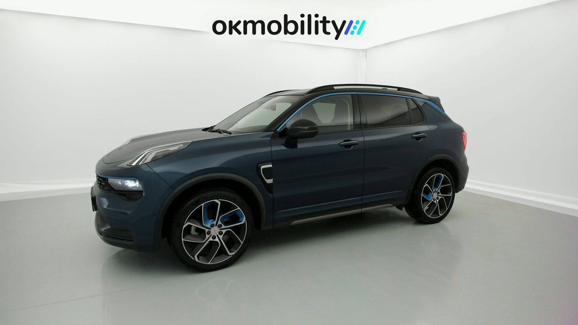 lynk&co 1 nv 1.5 PHEV 261 2022 blue 4