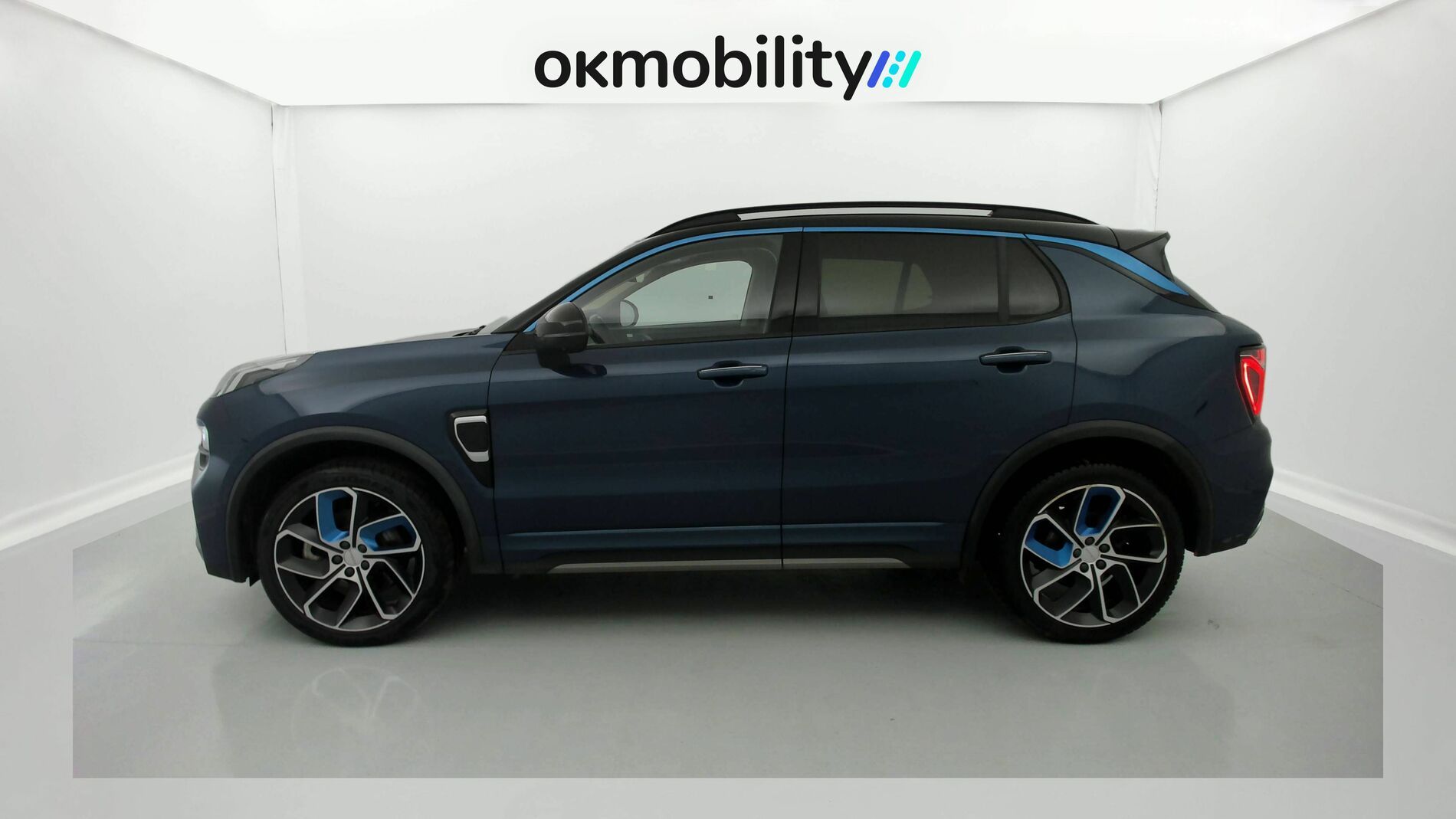 lynk&co 1 nv 1.5 PHEV 261 2022 blue 5