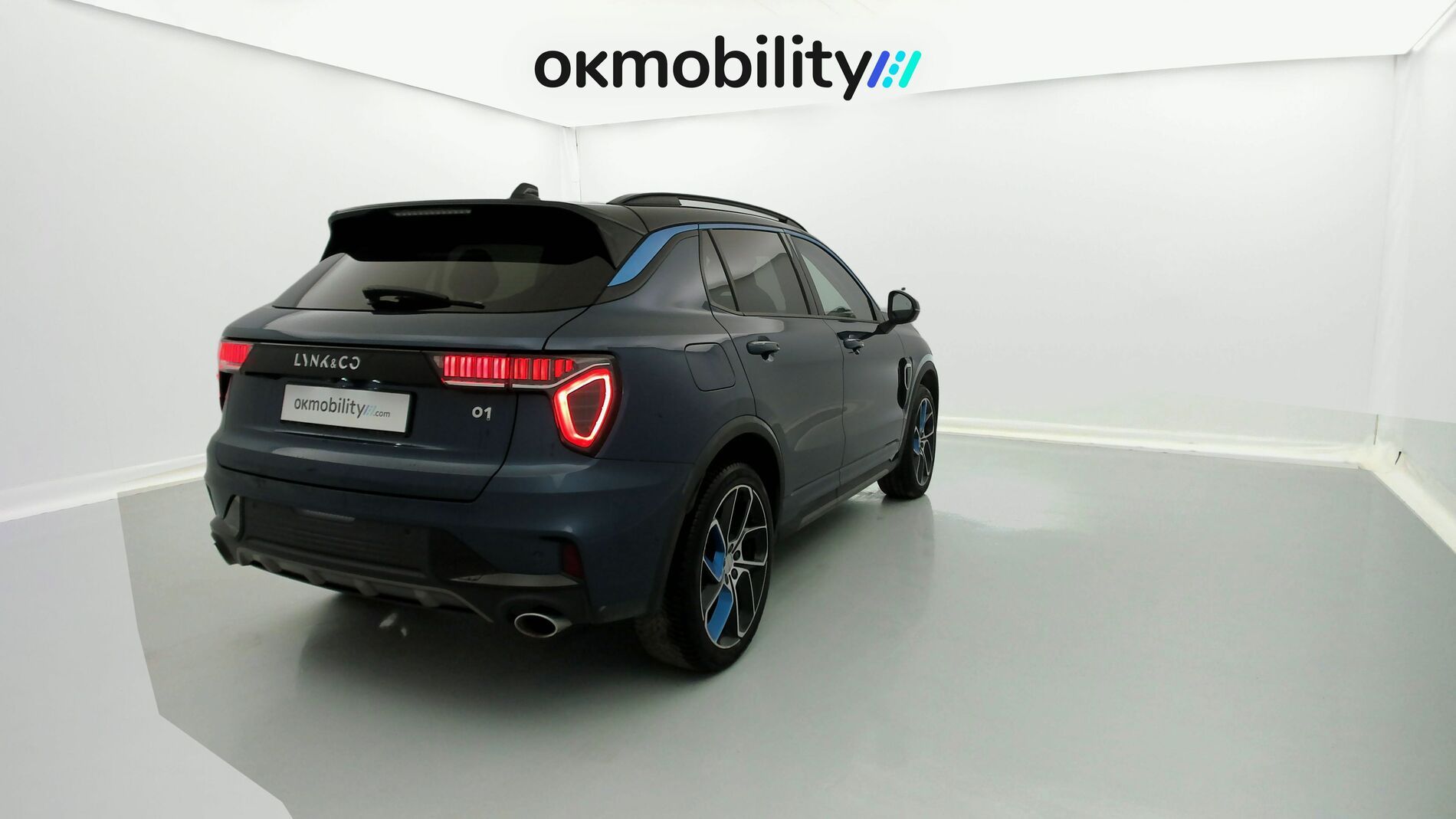 lynk&co 1 nv 1.5 PHEV 261 2022 blue 10