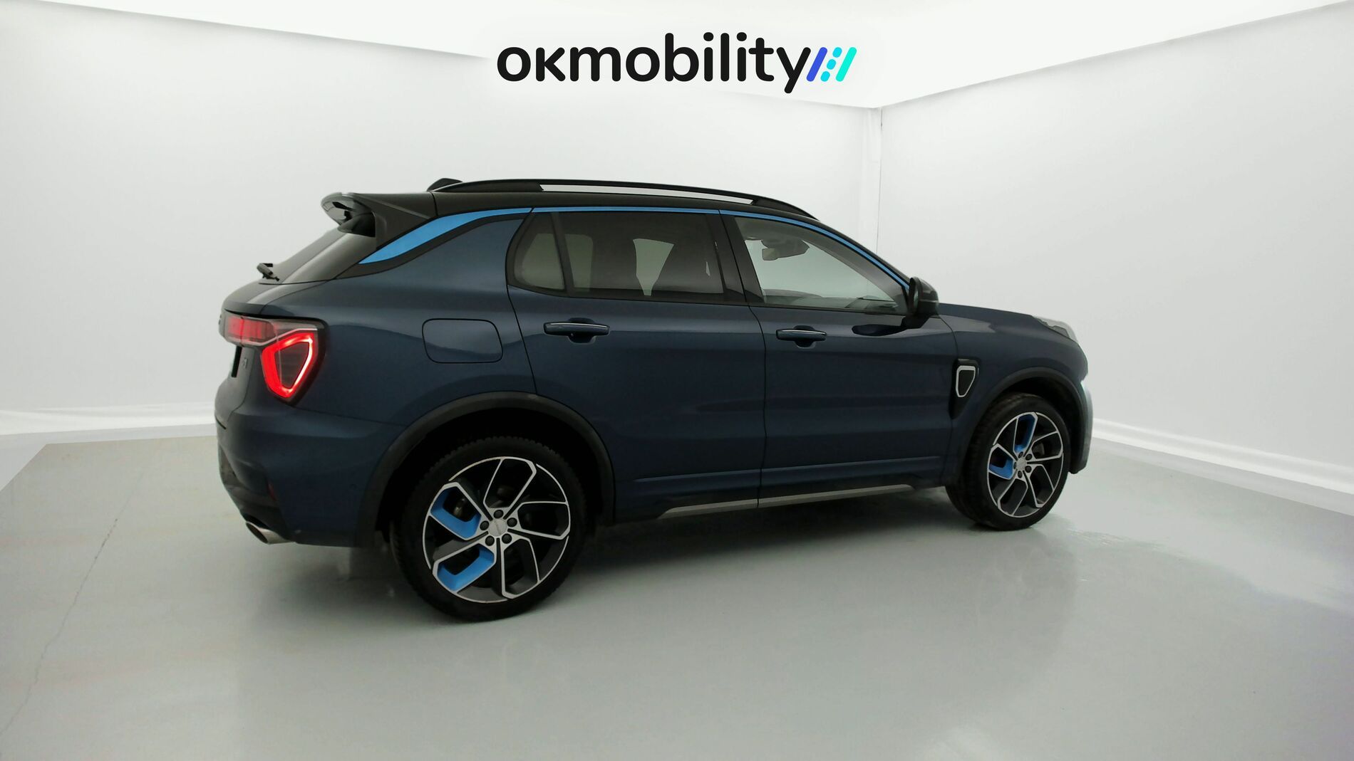 lynk&co 1 nv 1.5 PHEV 261 2022 blue 11