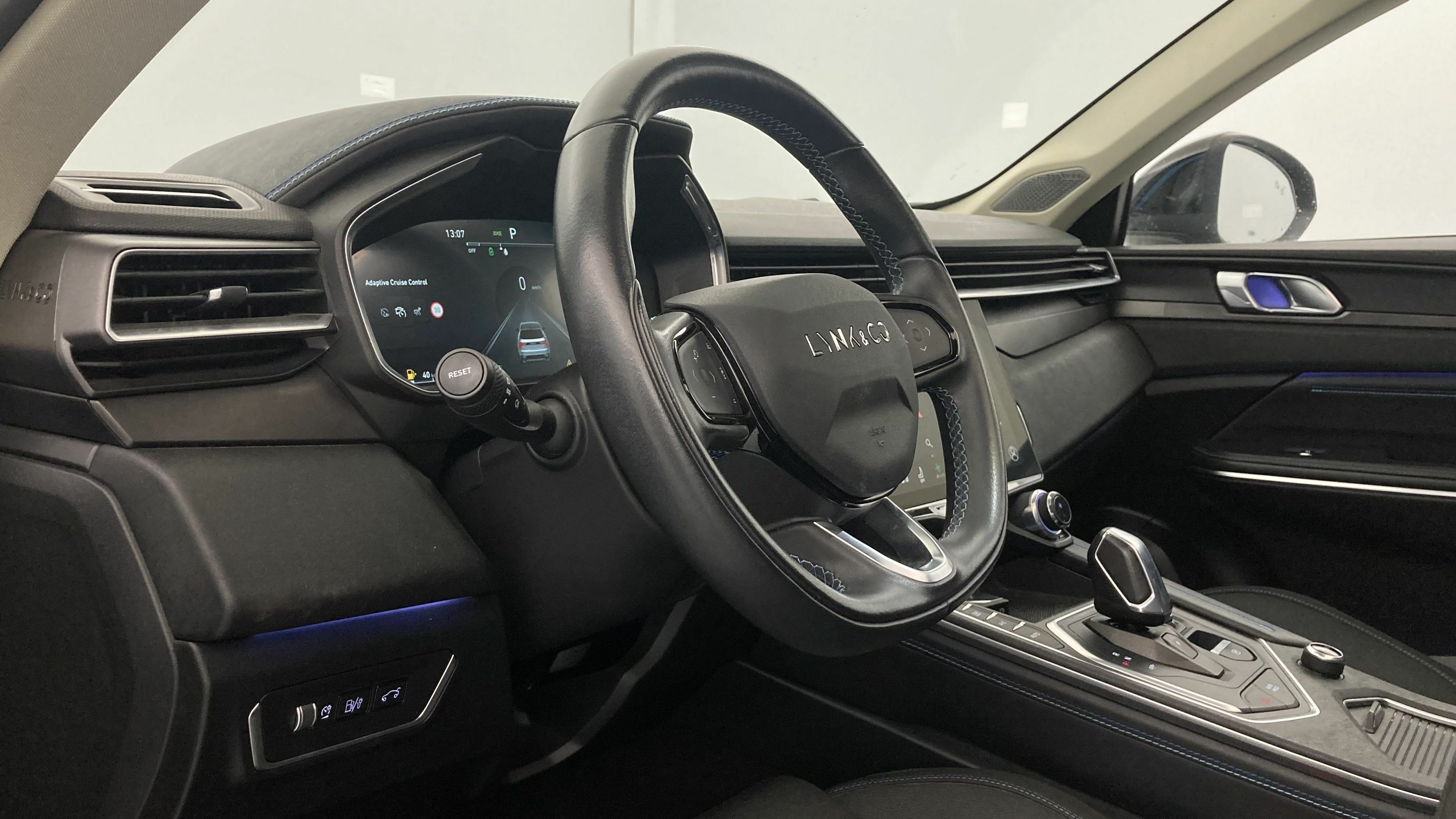 lynk&co 1 nv 1.5 PHEV 261 2022 black 15