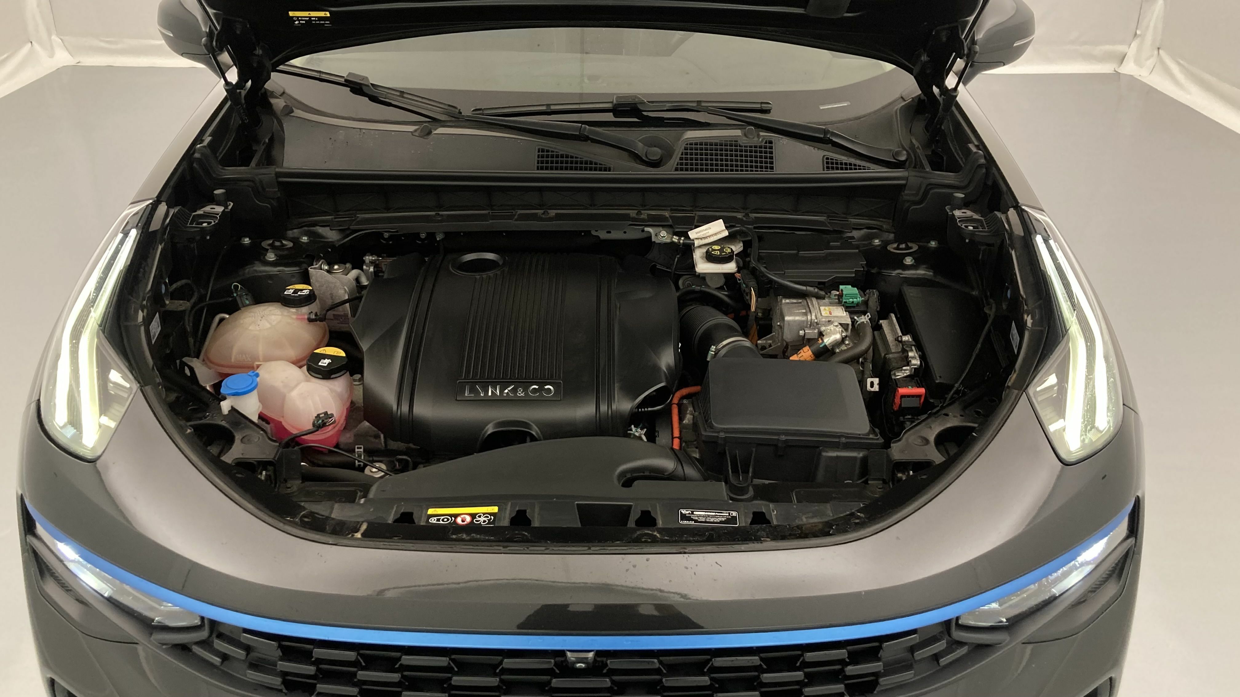 lynk&co 1 nv 1.5 PHEV 261 2022 black 25