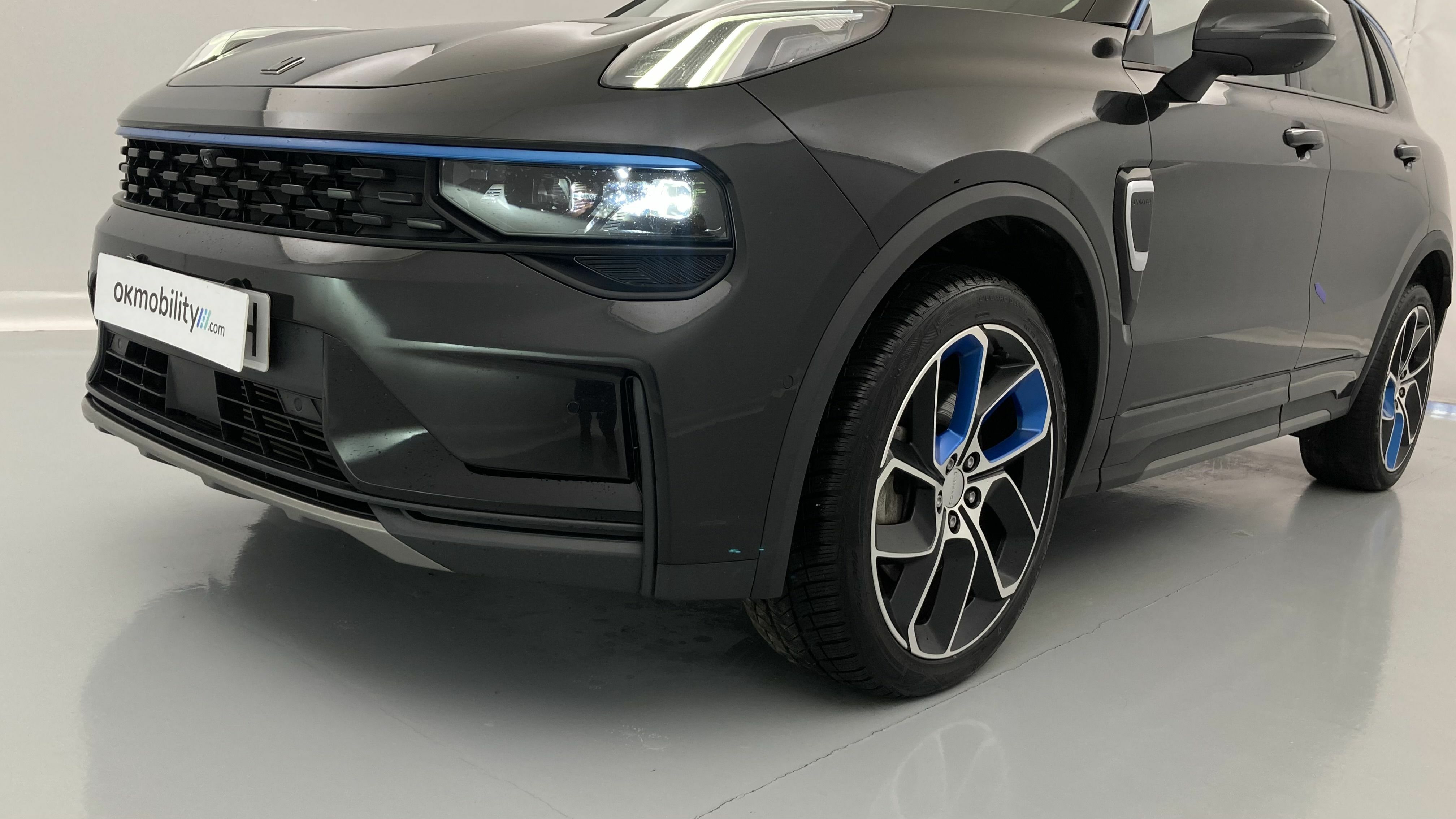 lynk&co 1 nv 1.5 PHEV 261 2022 black 26