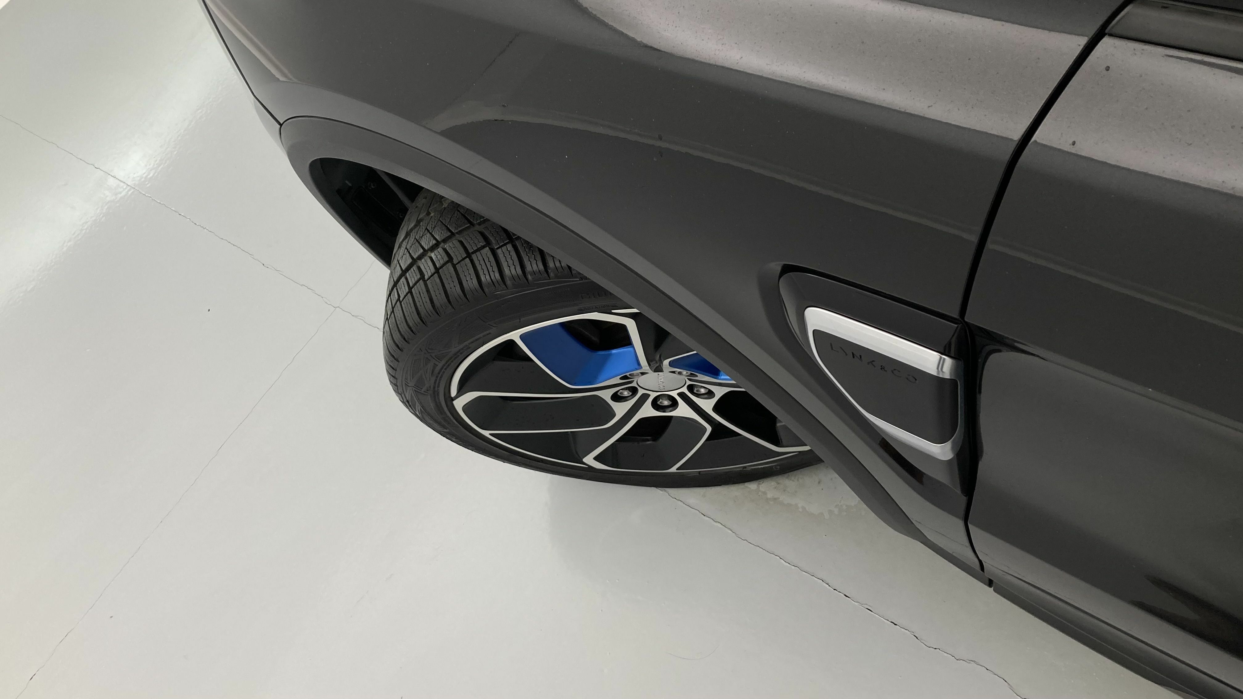 lynk&co 1 nv 1.5 PHEV 261 2022 black 28