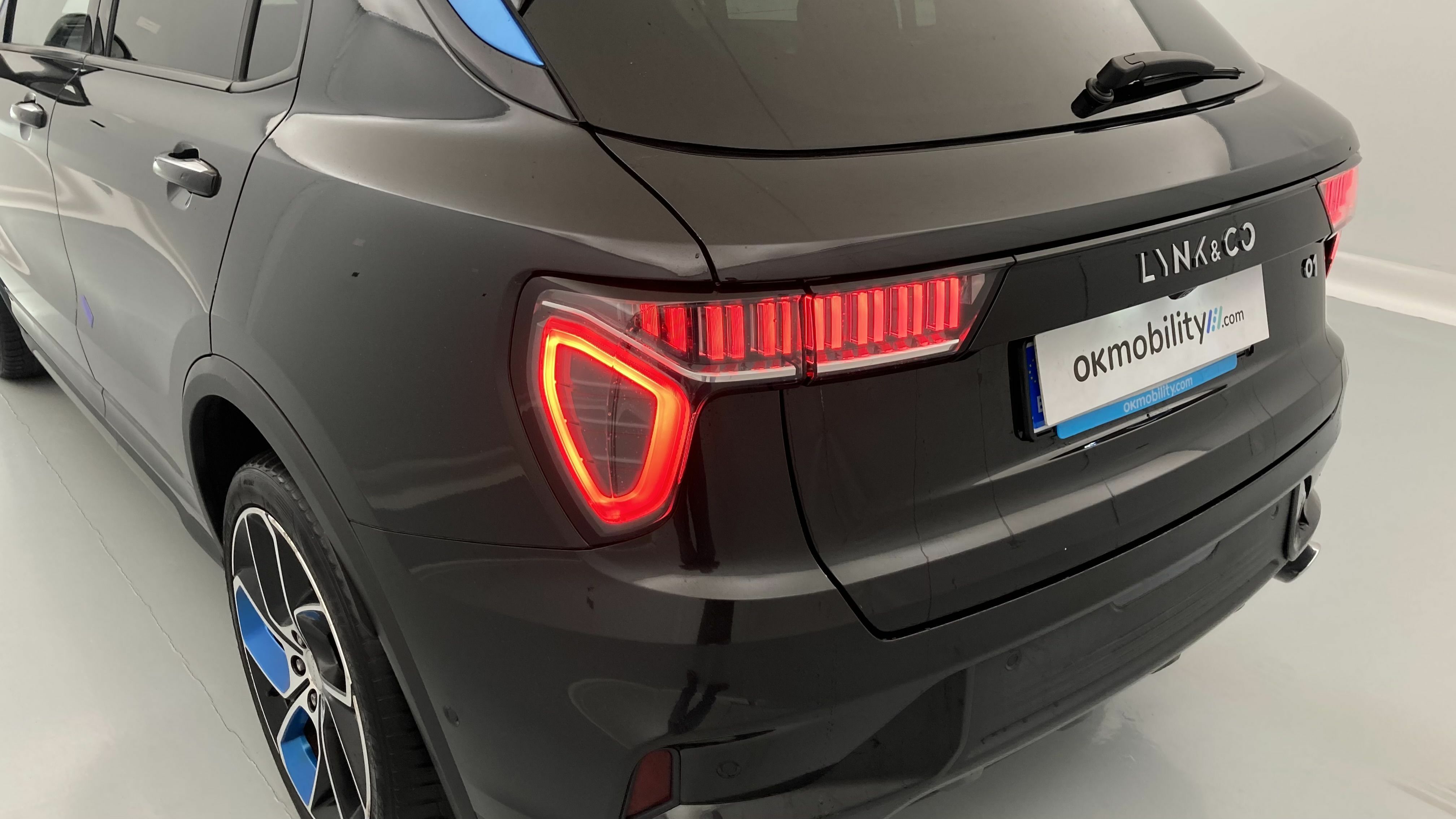 lynk&co 1 nv 1.5 PHEV 261 2022 black 30