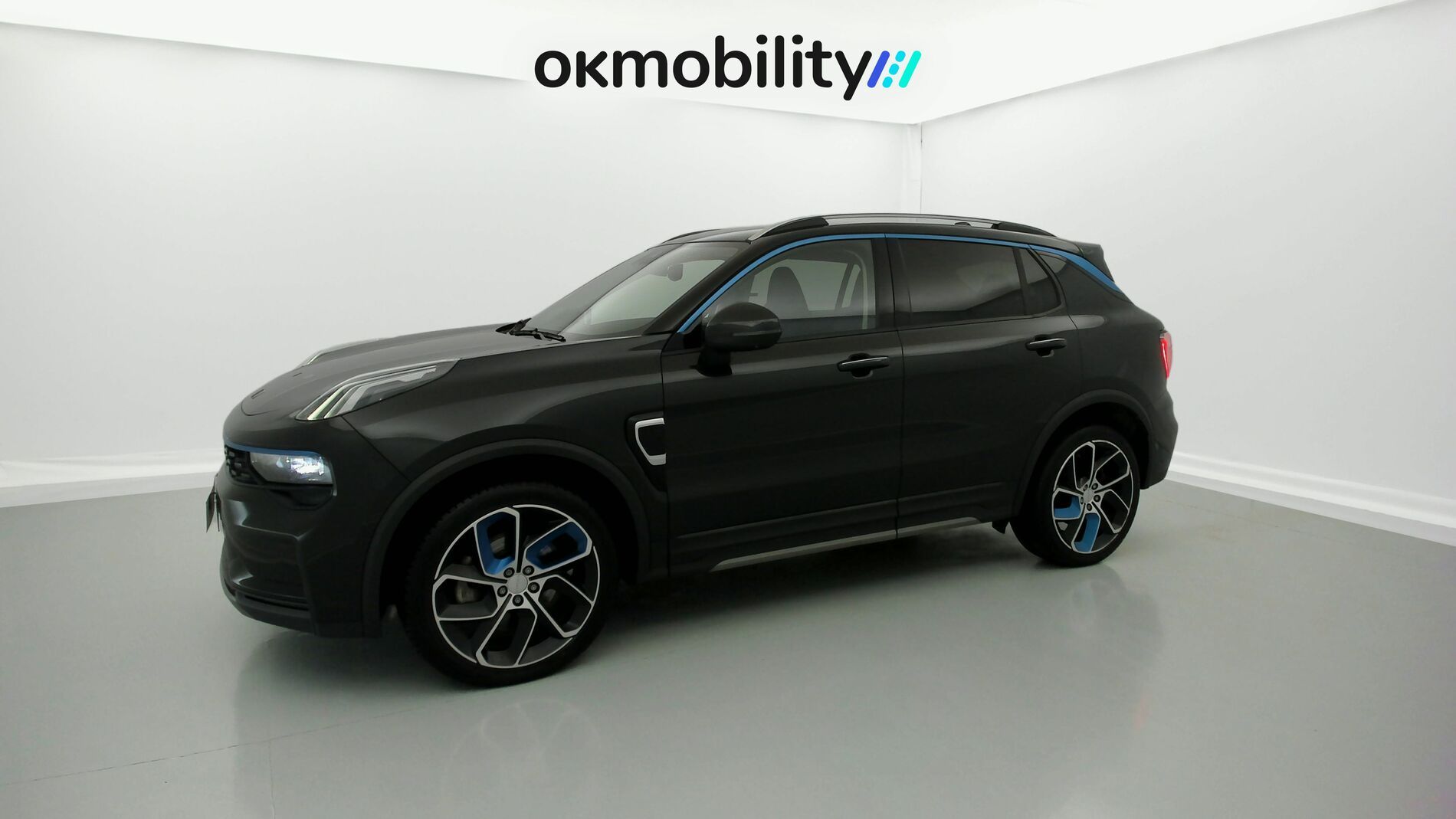 lynk&co 1 nv 1.5 PHEV 261 2022 black 5