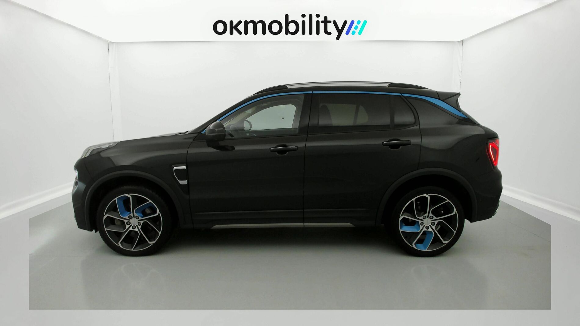 lynk&co 1 nv 1.5 PHEV 261 2022 black 7