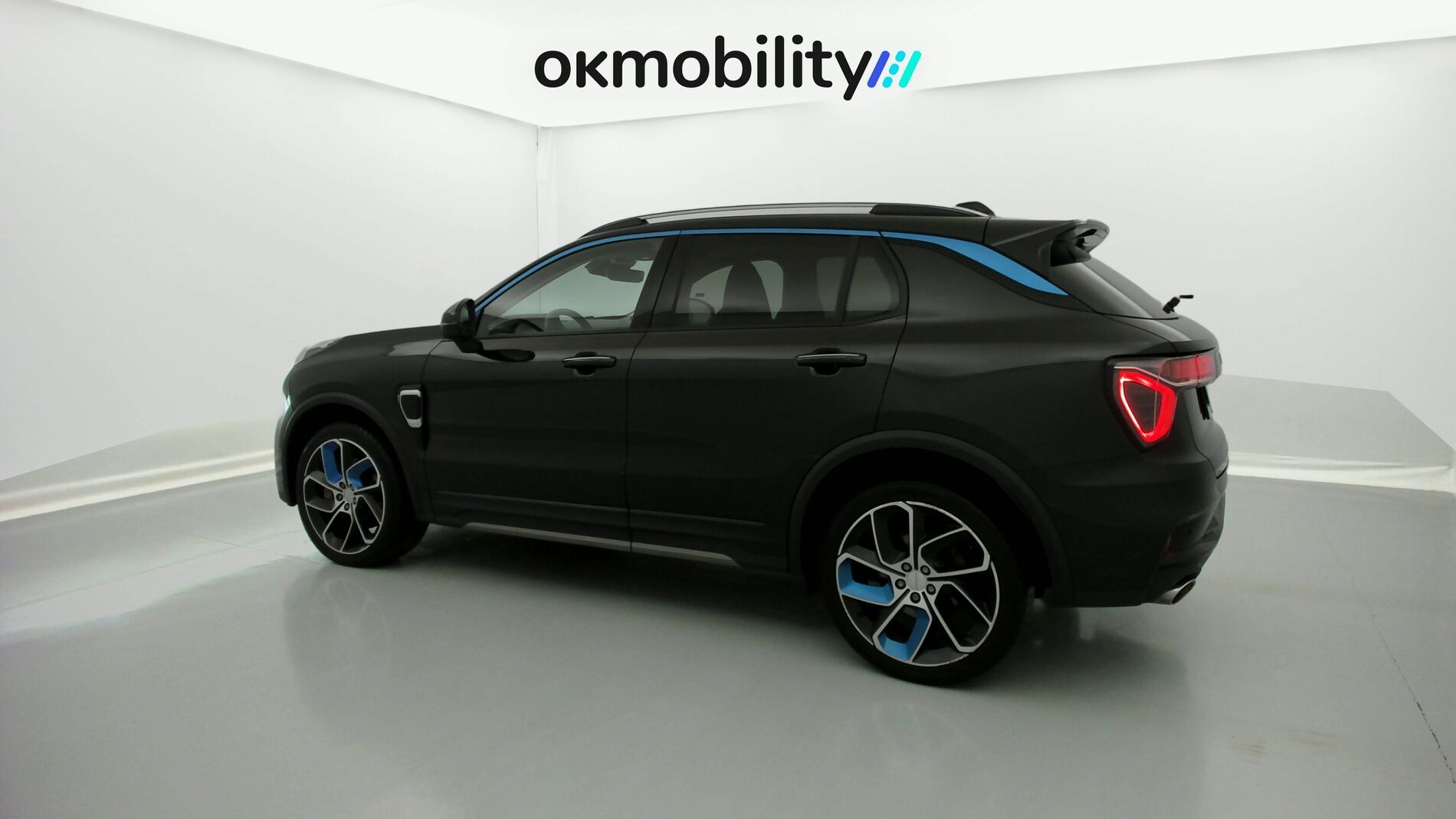 lynk&co 1 nv 1.5 PHEV 261 2022 black 8