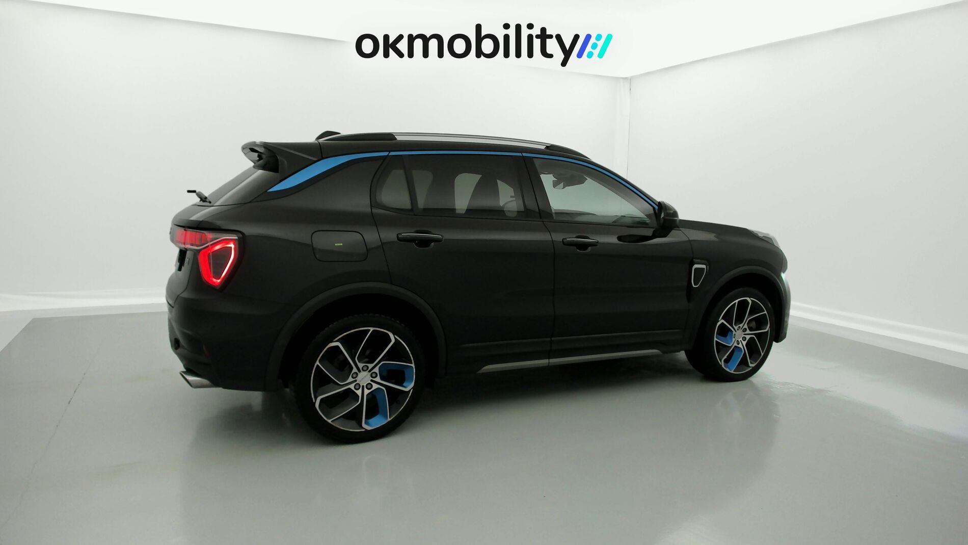 lynk&co 1 nv 1.5 PHEV 261 2022 black 12