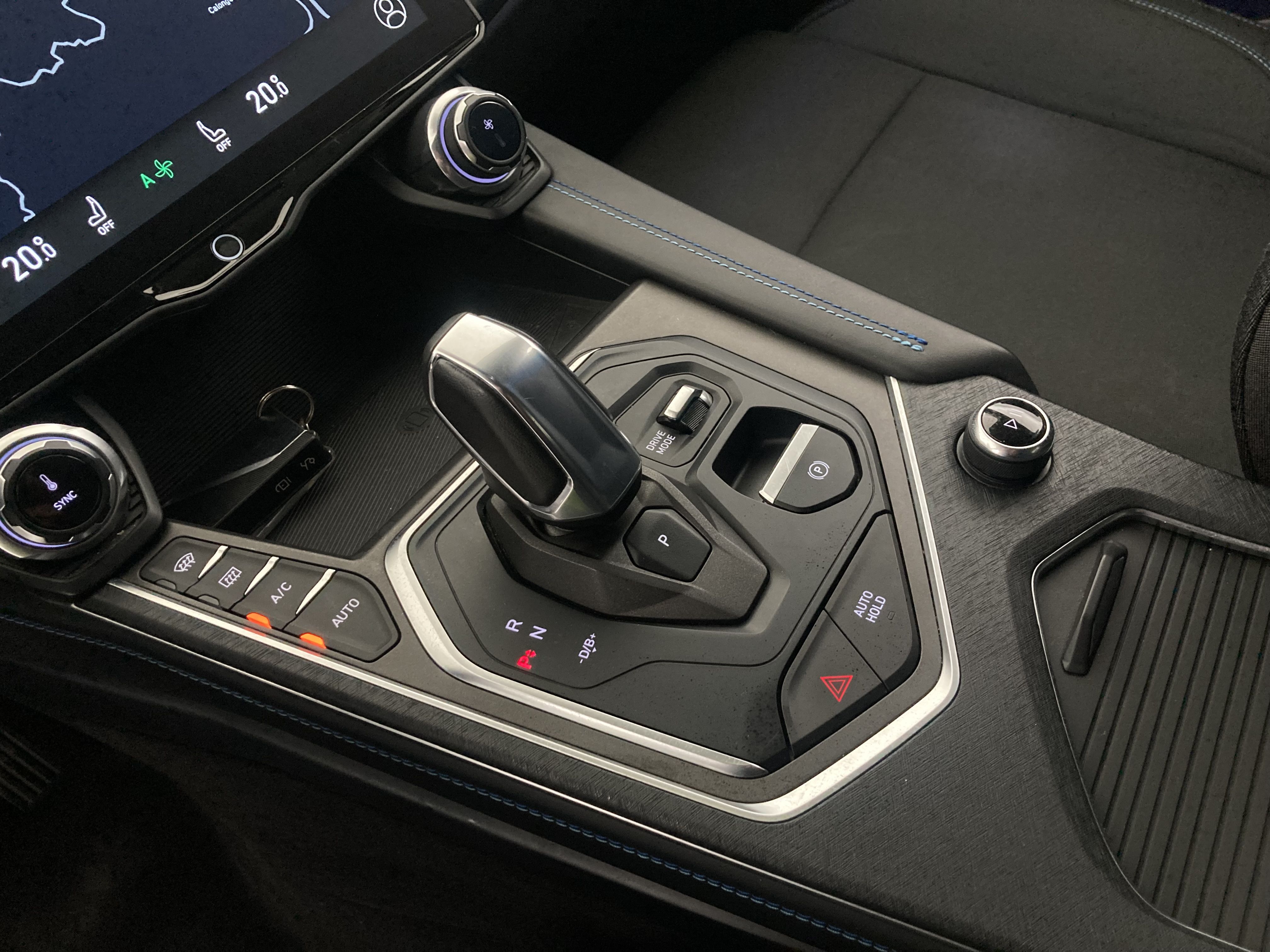 lynk&co 1 nv 1.5 PHEV 261 2022 blue 12