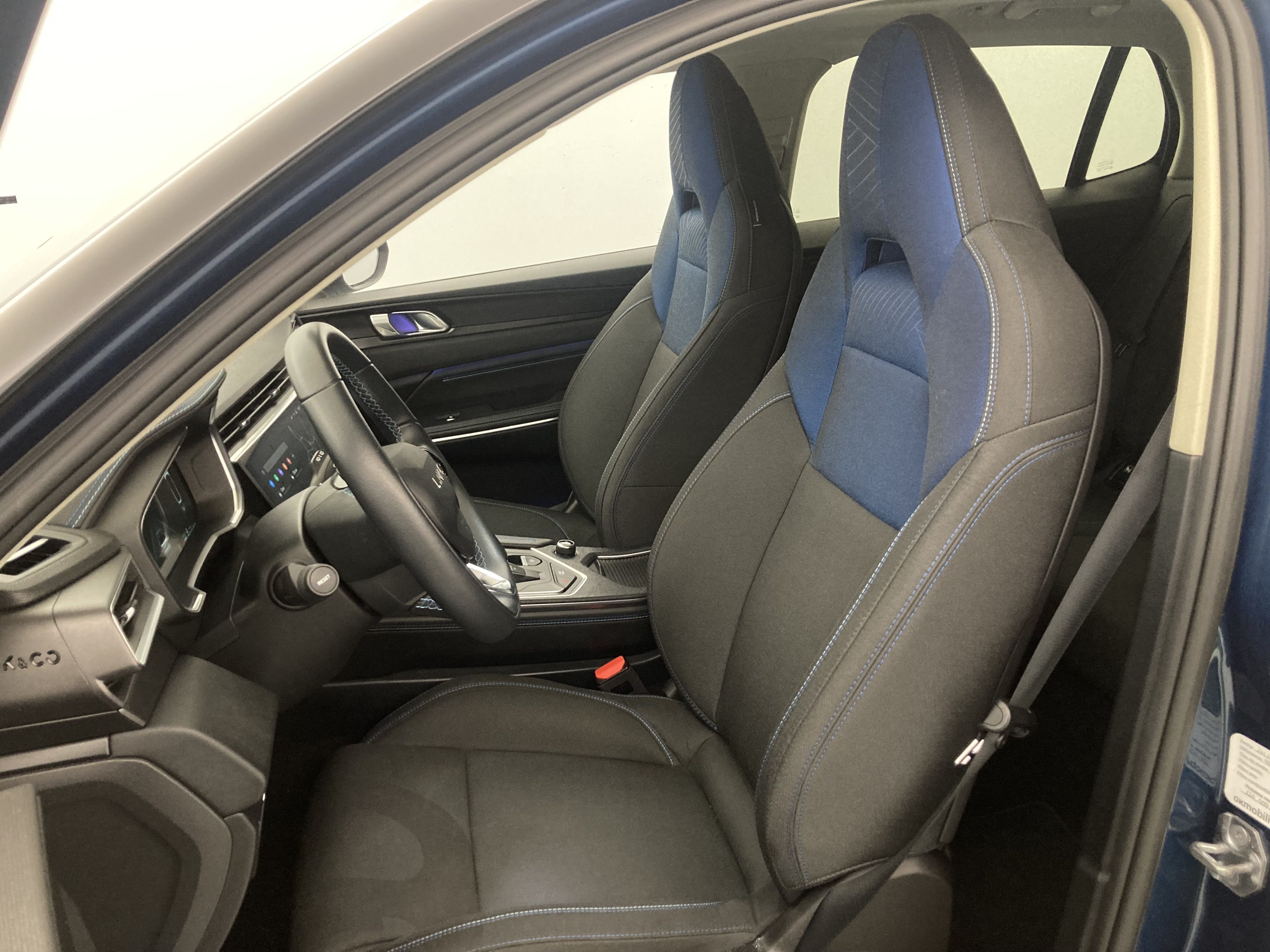 lynk&co 1 nv 1.5 PHEV 261 2022 blue 15