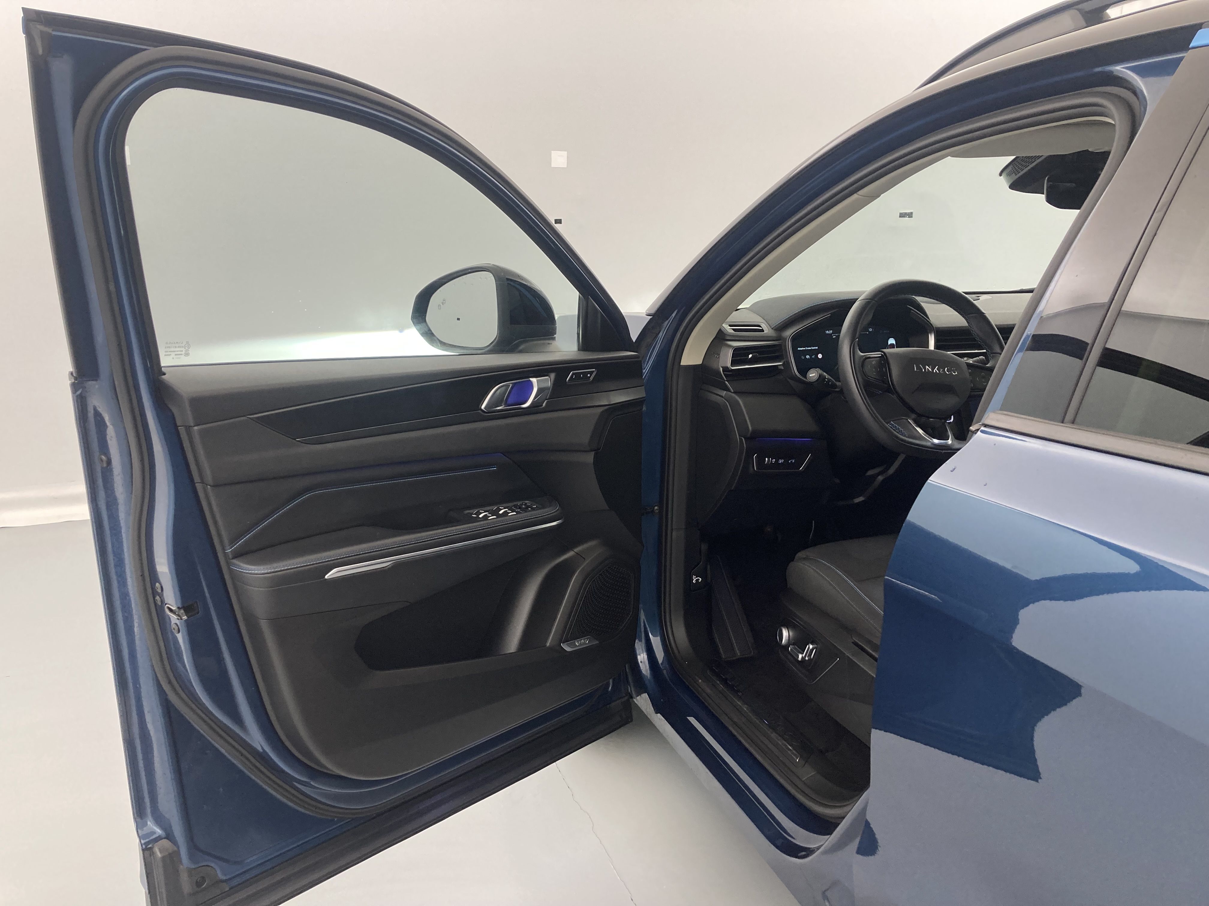 lynk&co 1 nv 1.5 PHEV 261 2022 blue 17