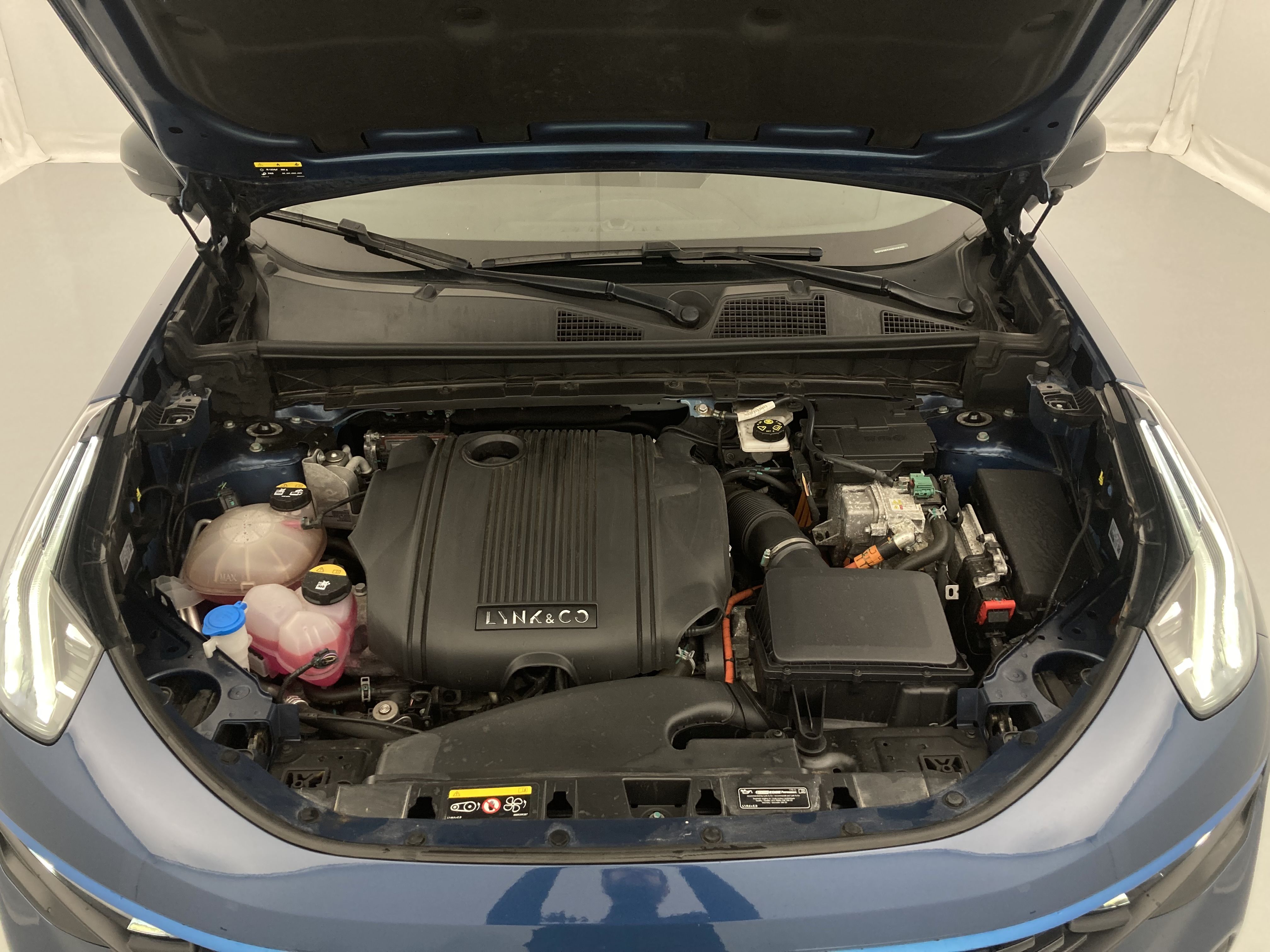 lynk&co 1 nv 1.5 PHEV 261 2022 blue 21
