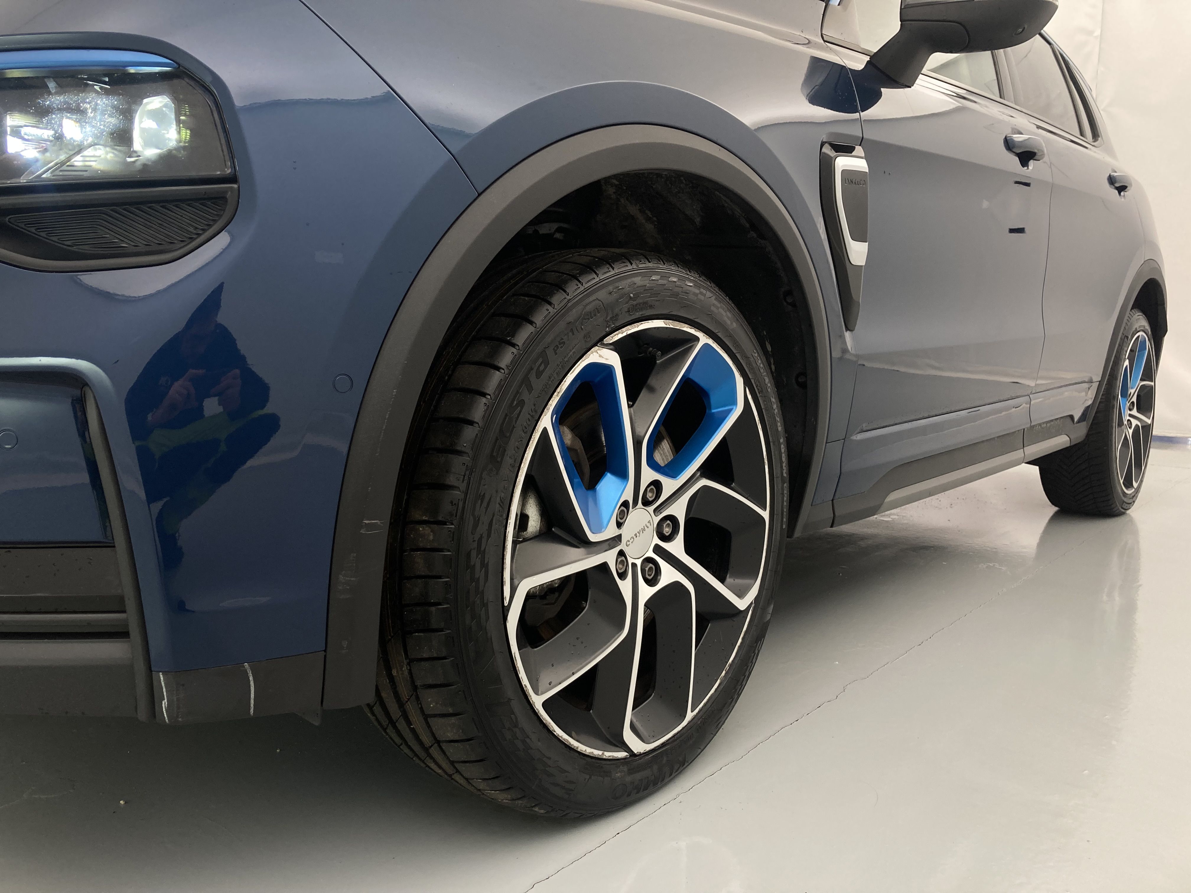 lynk&co 1 nv 1.5 PHEV 261 2022 blue 37