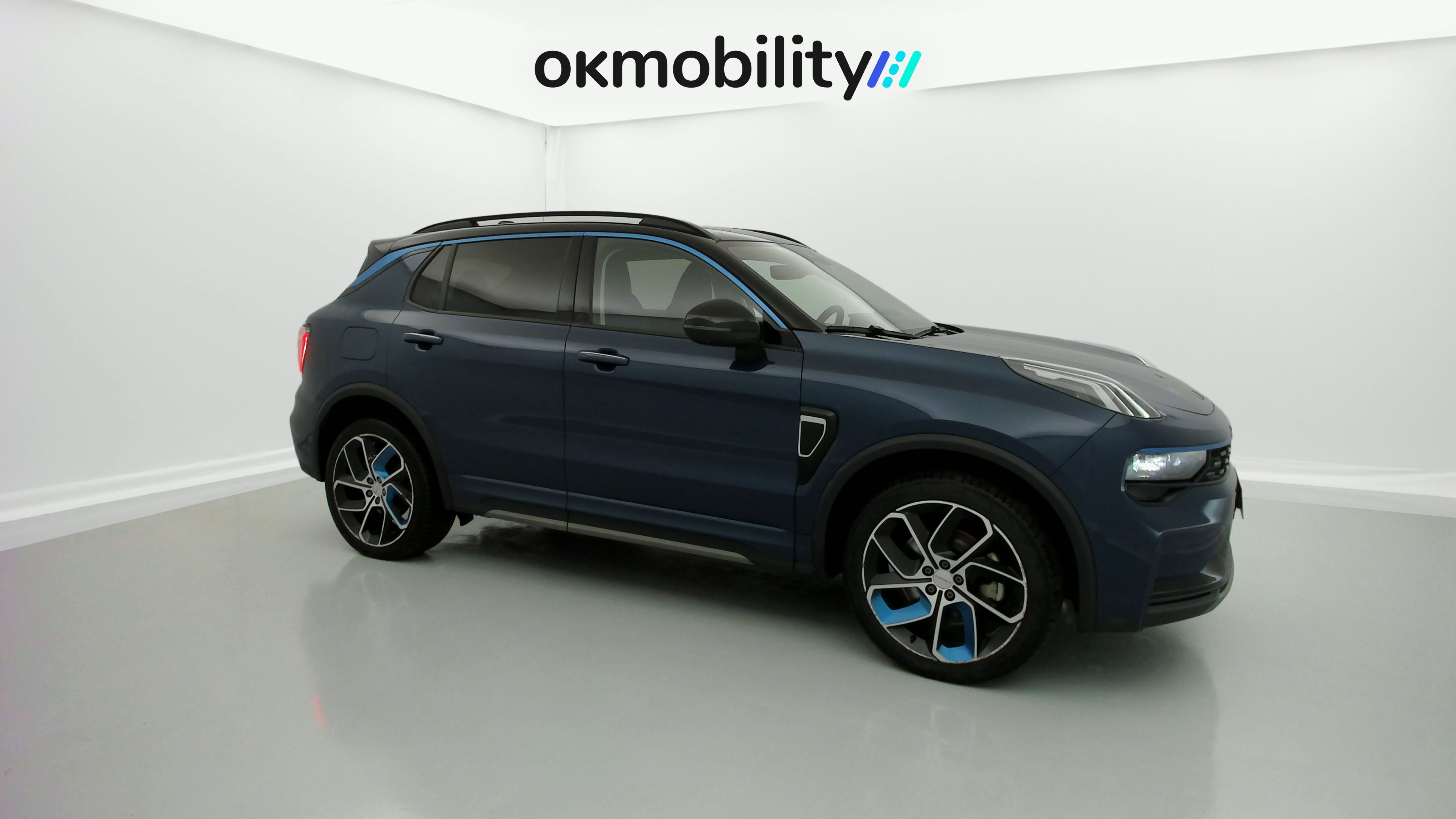 lynk&co 1 nv 1.5 PHEV 261 2022 blue 3